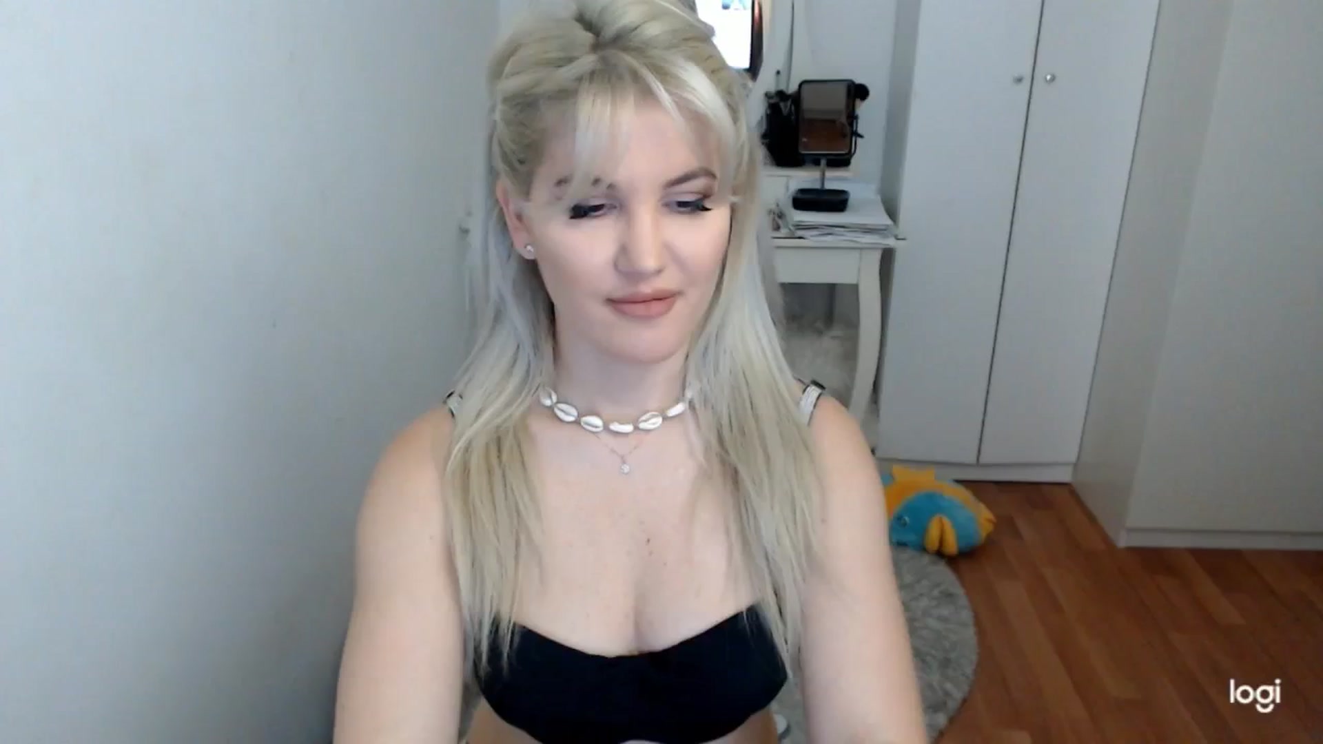 Gallery image thumbnail from SpringJewel's myfreecams stream on, 05/27/2025, 08:35 image 3 of 20