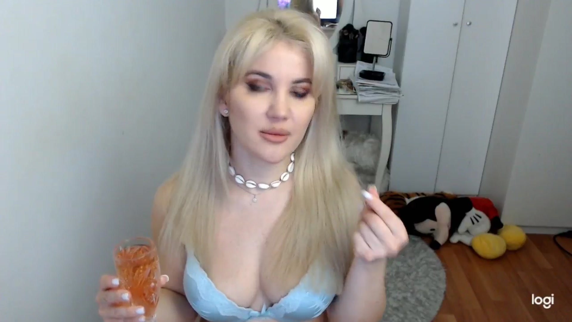Gallery image thumbnail from SpringJewel's myfreecams stream on, 03/13/2026, 09:25 image 2 of 20
