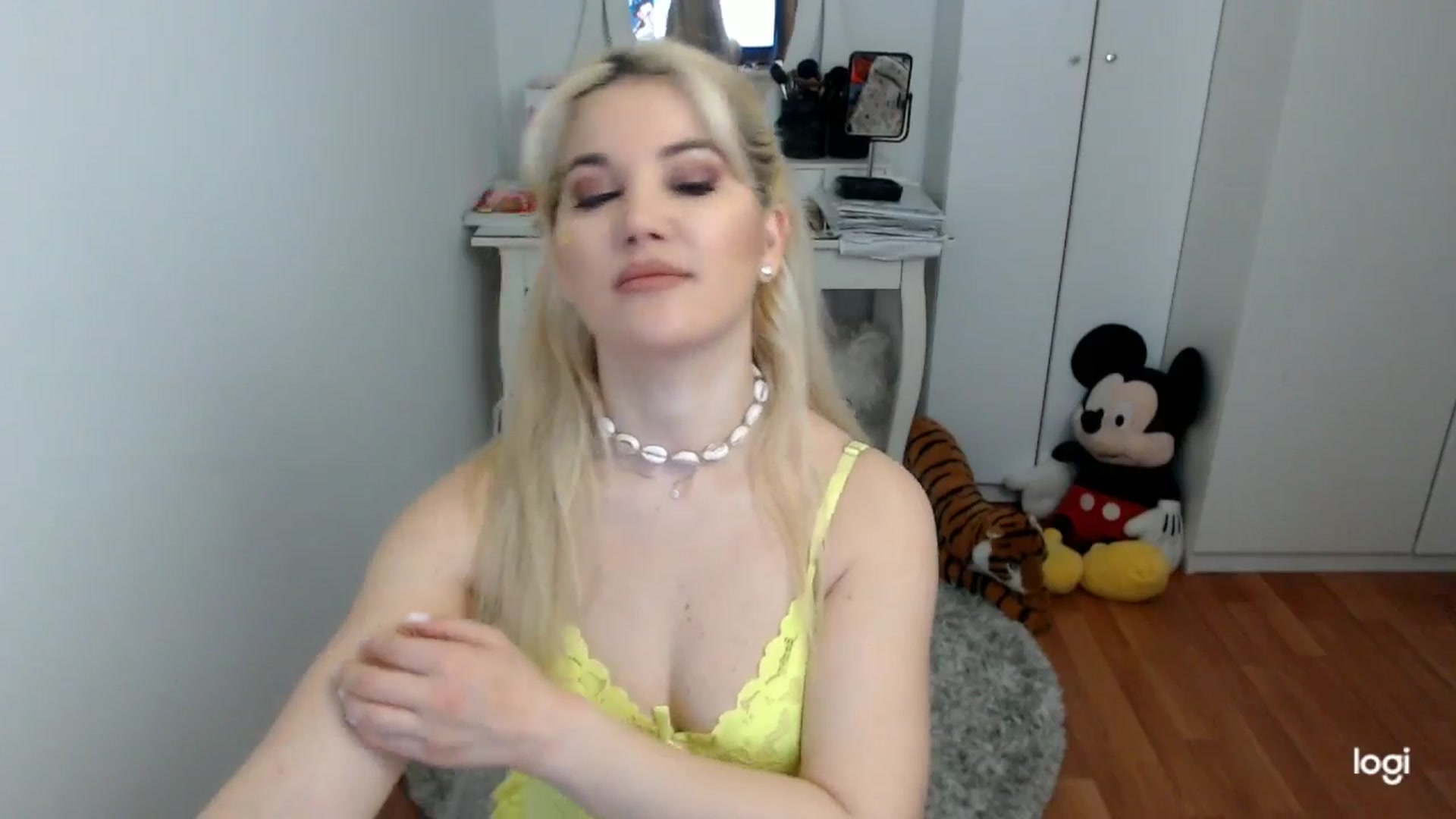 Gallery image thumbnail from SpringJewel's myfreecams stream on, 03/30/2026, 07:11 image 13 of 20