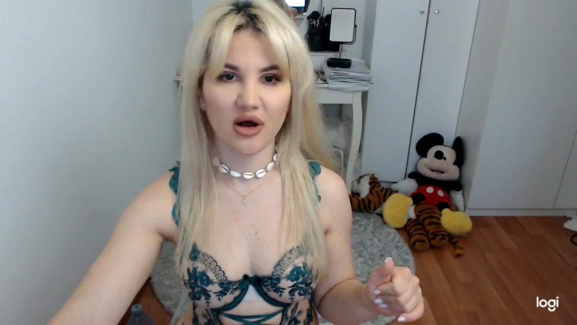 Gallery image thumbnail from SpringJewel's myfreecams stream on, 04/14/2026, 08:38 image 3 of 20