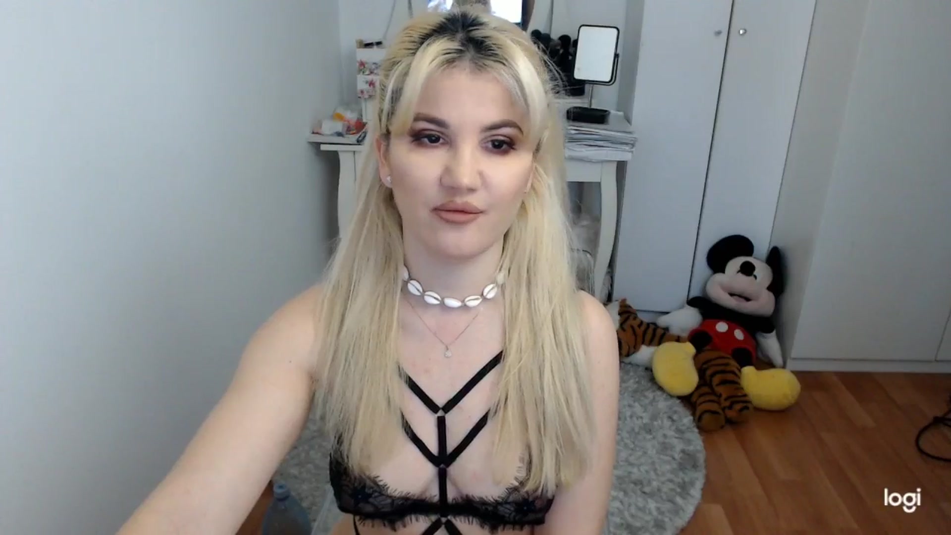 Gallery image thumbnail from SpringJewel's myfreecams stream on, 04/15/2026, 06:47 image 5 of 20