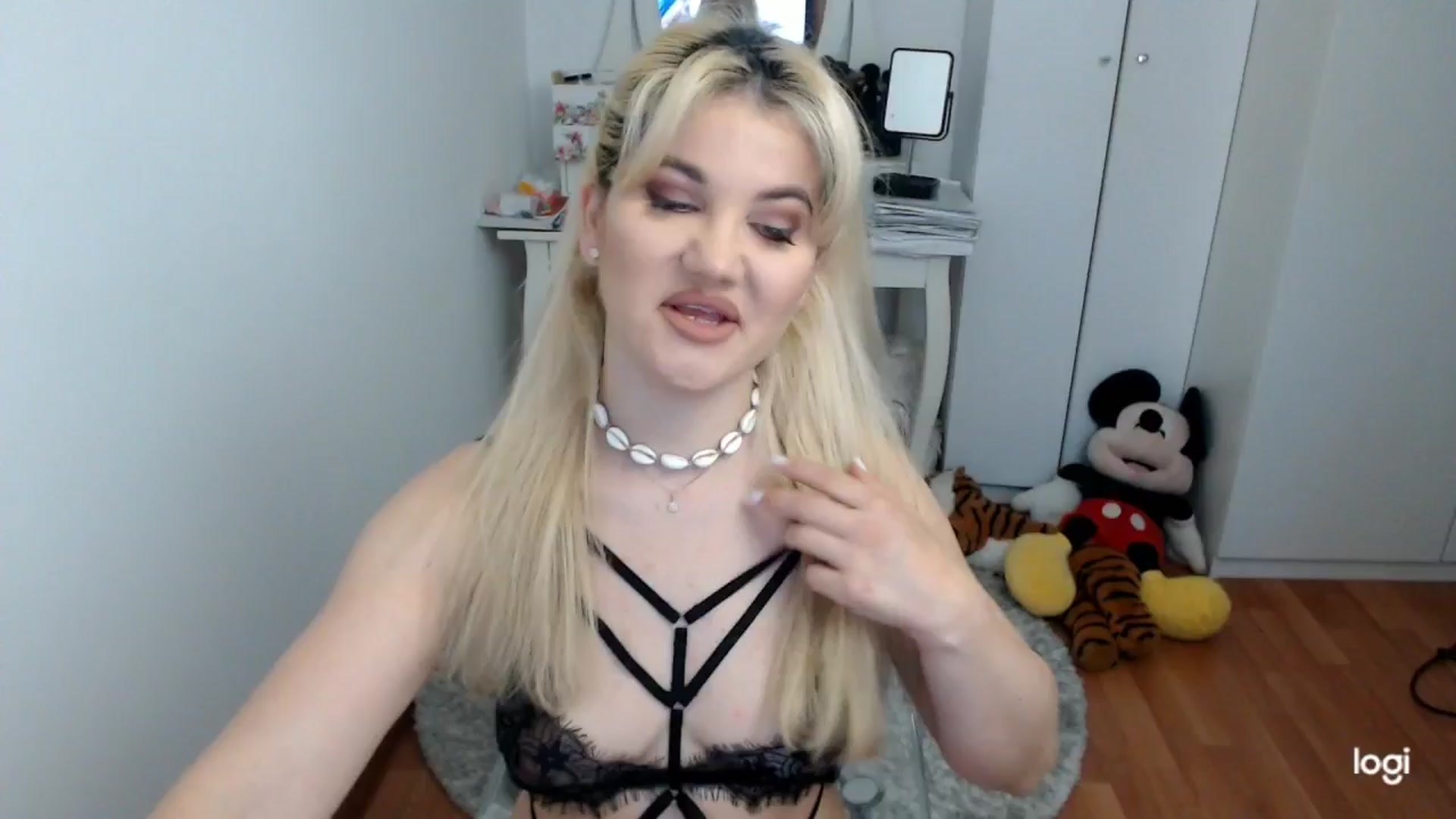 Gallery image thumbnail from SpringJewel's myfreecams stream on, 04/15/2026, 06:47 image 1 of 20