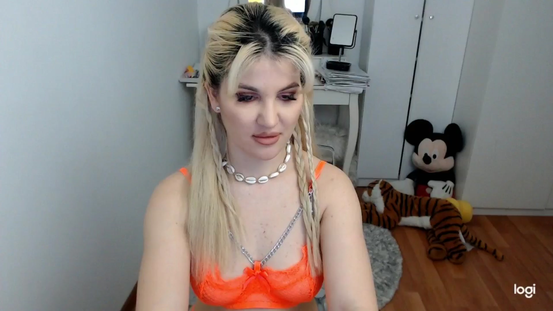 Gallery image thumbnail from SpringJewel's myfreecams stream on, 05/02/2026, 09:36 image 3 of 20