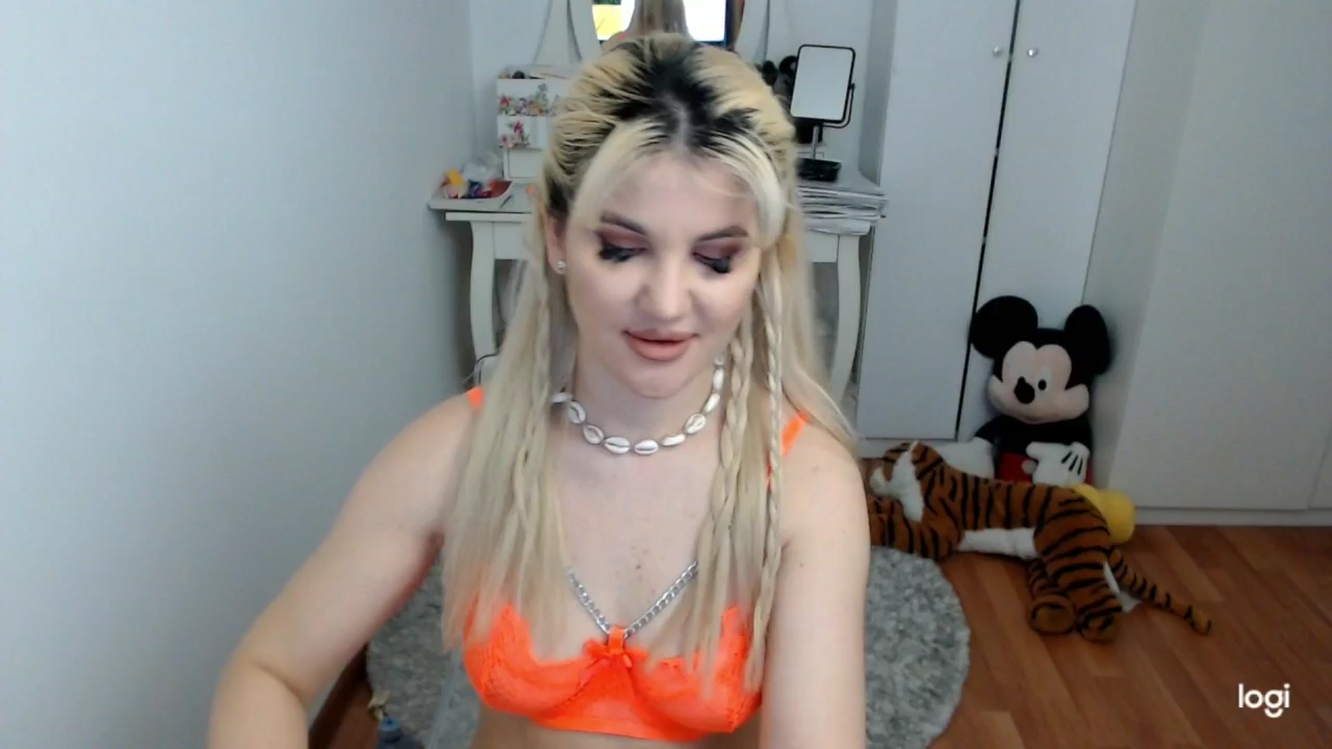 Gallery image thumbnail from SpringJewel's myfreecams stream on, 05/02/2026, 09:36 image 5 of 20