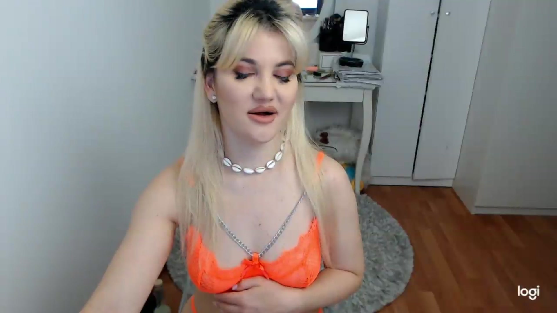 Gallery image thumbnail from SpringJewel's myfreecams stream on, 05/17/2026, 07:35 image 3 of 20