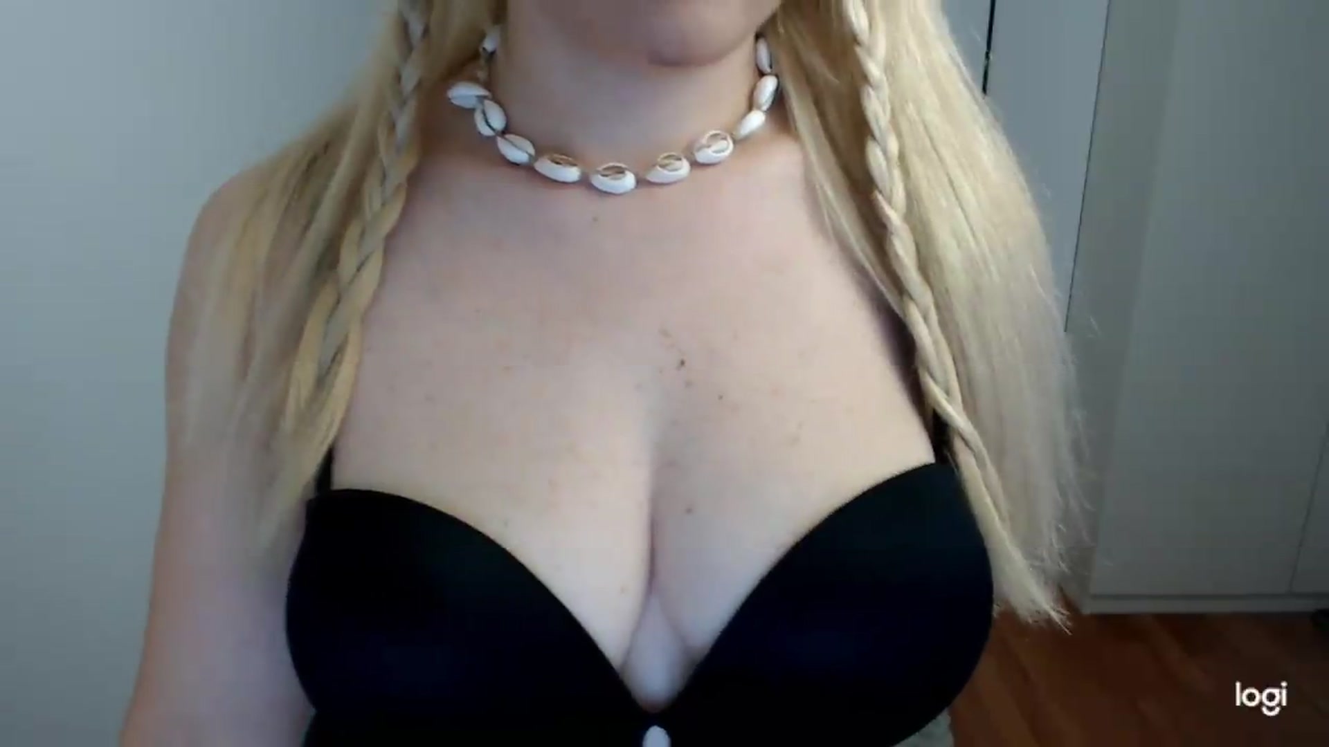 Gallery image thumbnail from SpringJewel's myfreecams stream on, 05/22/2026, 08:21 image 5 of 20