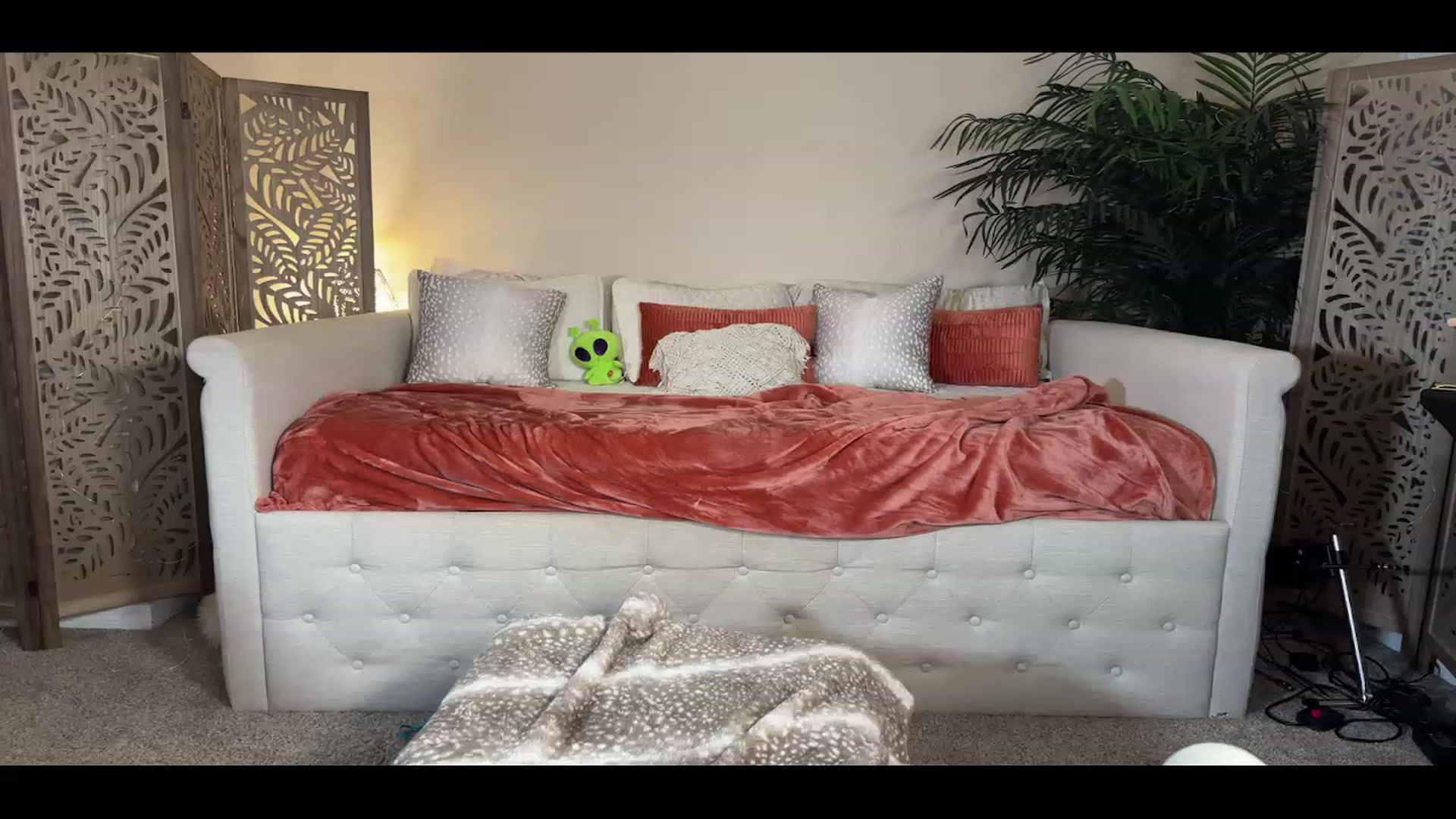 Gallery image thumbnail from Spring_Ari's myfreecams stream on, 05/25/2023, 06:13 image 16 of 20