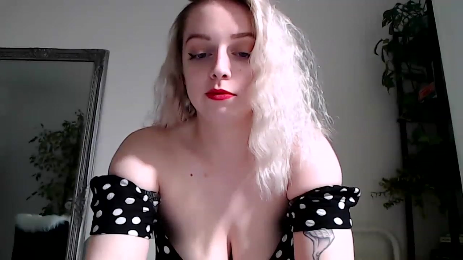 Gallery image thumbnail from Spring__'s myfreecams stream on, 11/15/2022, 17:33 image 3 of 20