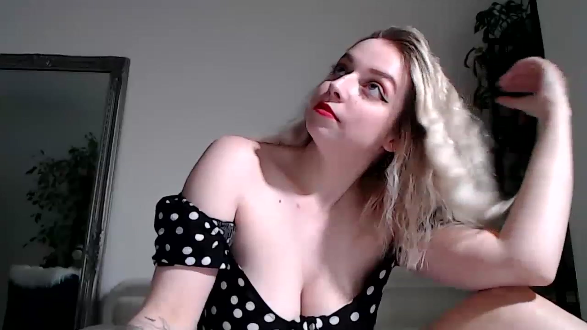 Gallery image thumbnail from Spring__'s myfreecams stream on, 11/15/2022, 17:33 image 8 of 20
