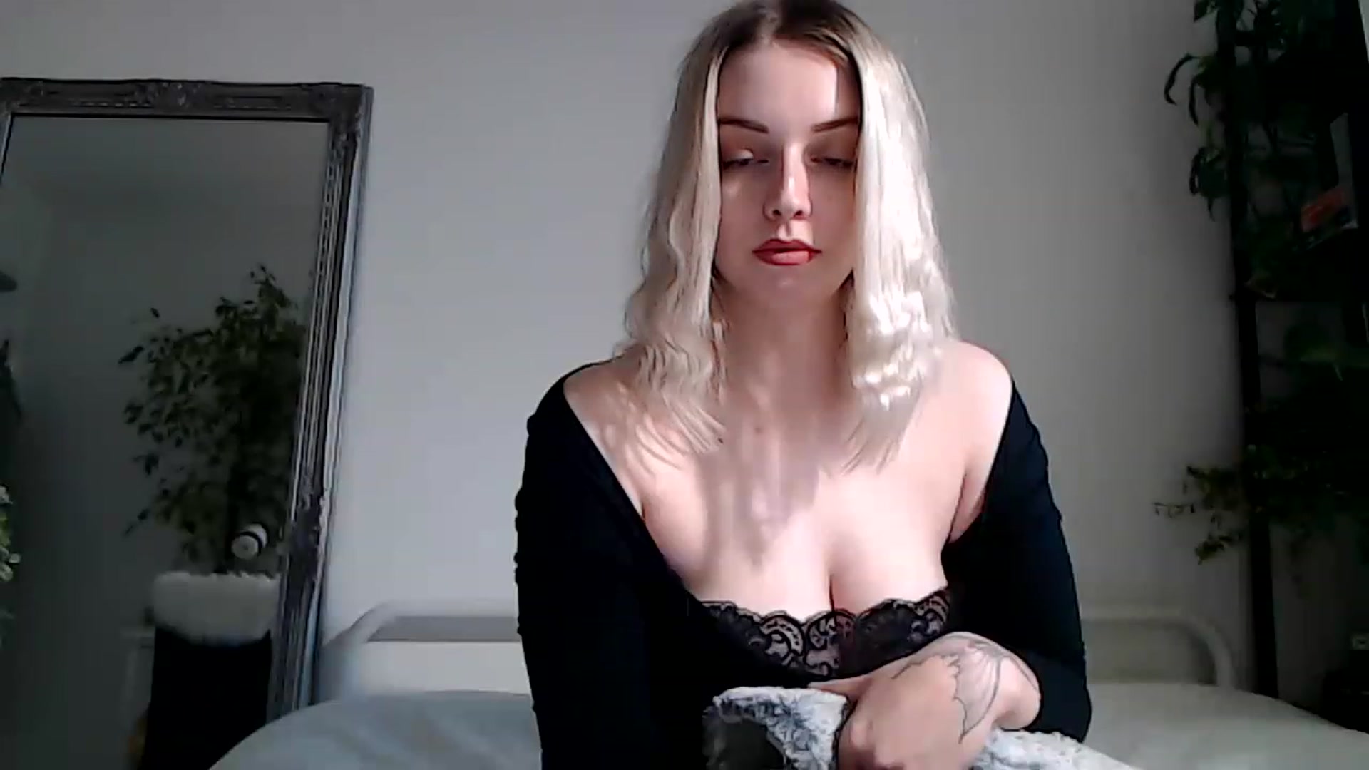 Gallery image thumbnail from Spring__'s myfreecams stream on, 11/20/2022, 15:23 image 16 of 20