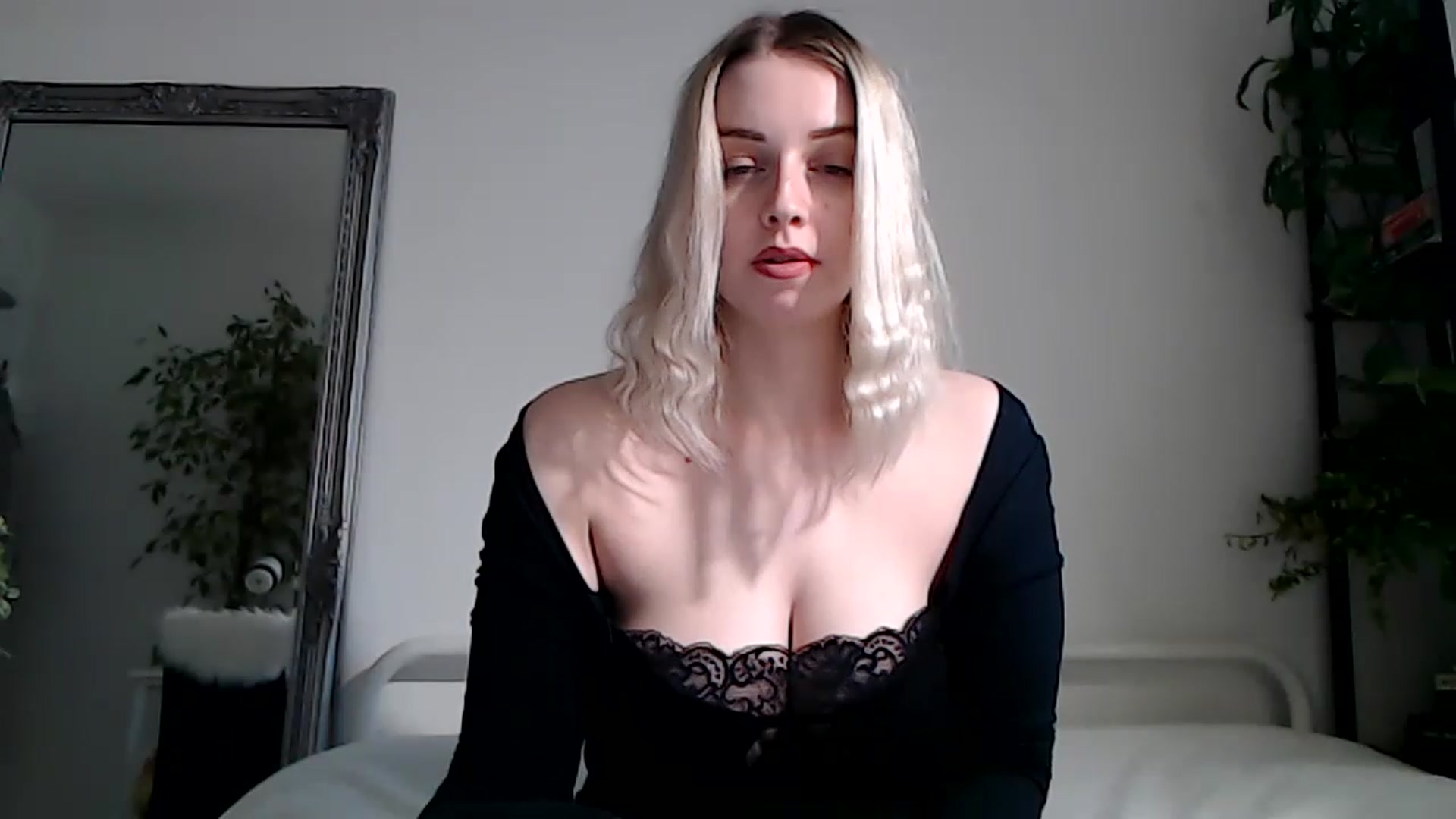 Gallery image thumbnail from Spring__'s myfreecams stream on, 11/20/2022, 15:23 image 14 of 20