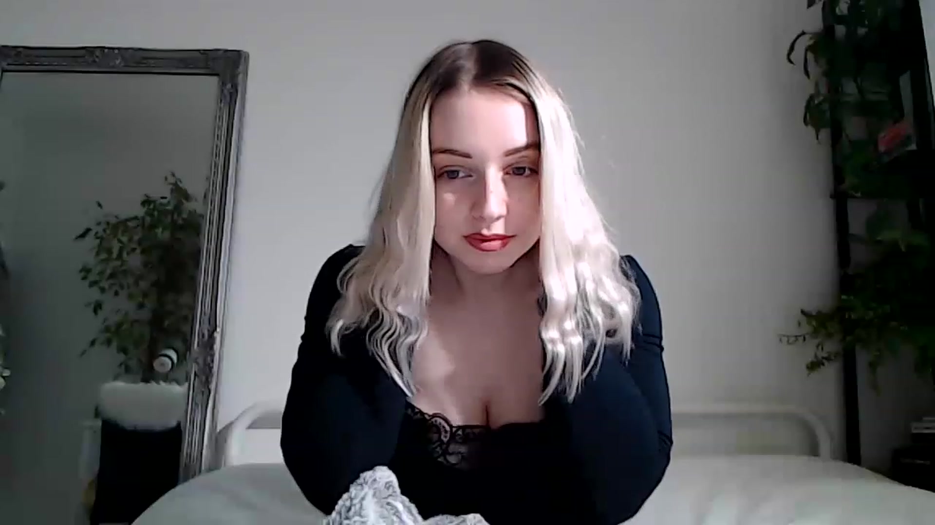 Gallery image thumbnail from Spring__'s myfreecams stream on, 11/20/2022, 16:37 image 6 of 20