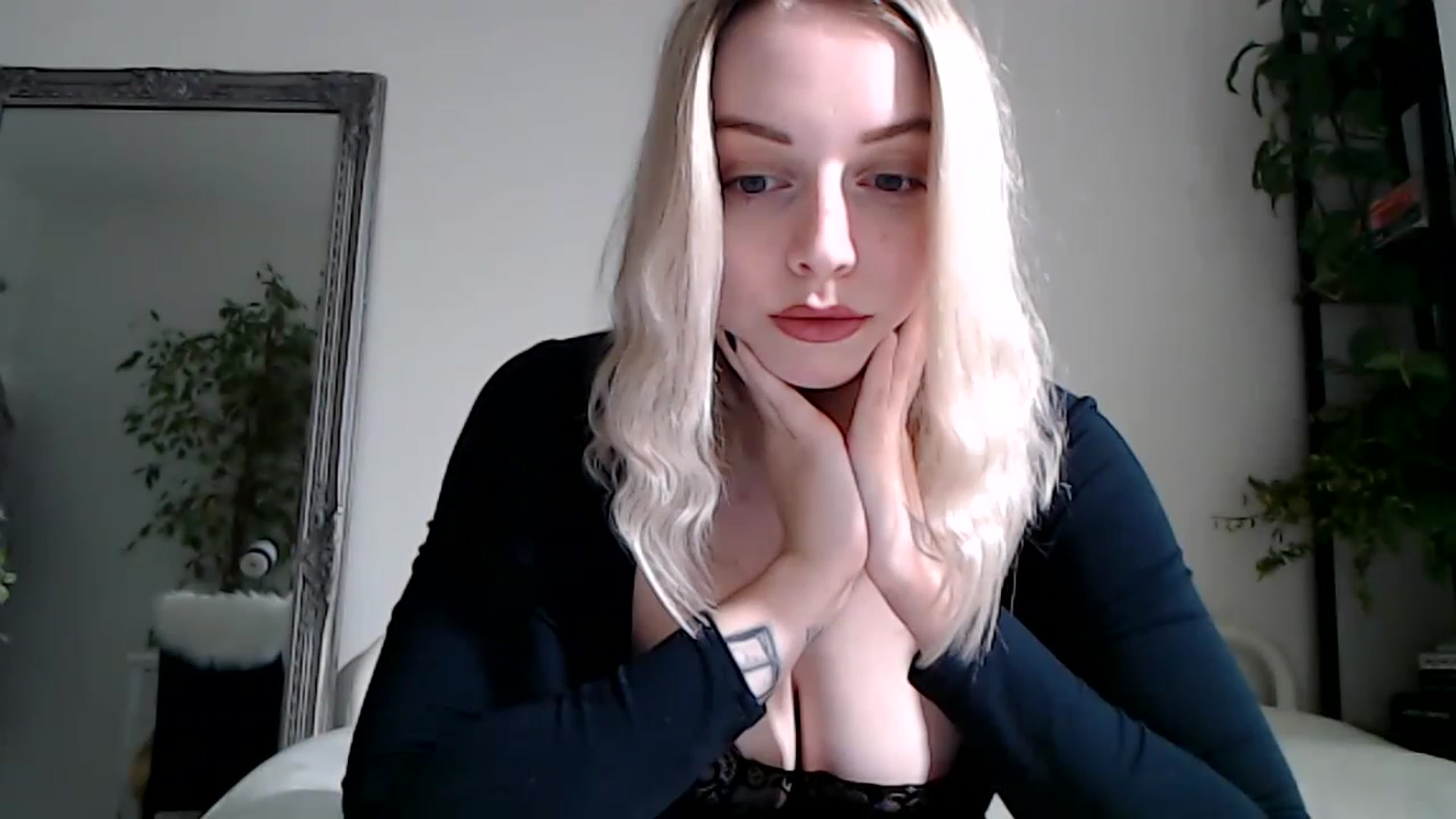 Gallery image thumbnail from Spring__'s myfreecams stream on, 11/20/2022, 16:37 image 9 of 20