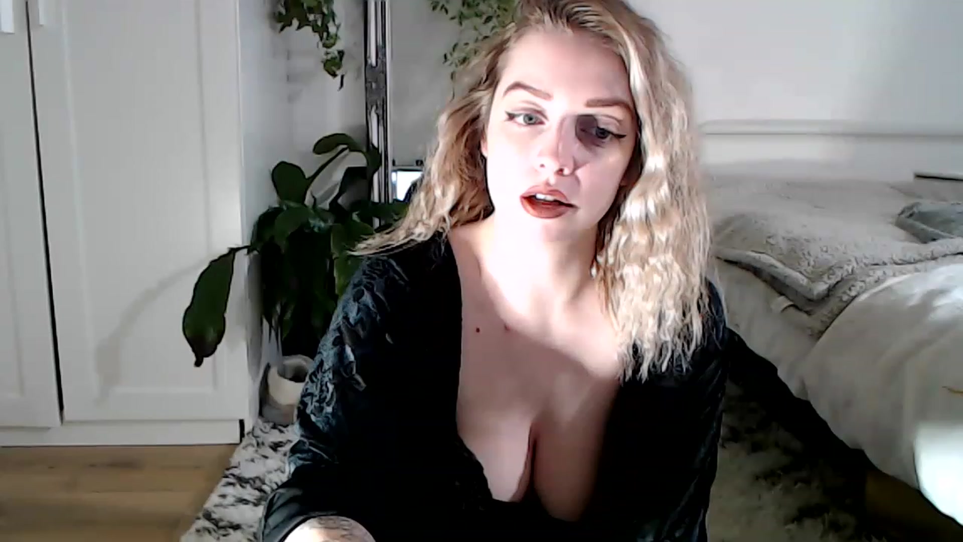 Gallery image thumbnail from Spring__'s myfreecams stream on, 12/30/2022, 16:51 image 3 of 20