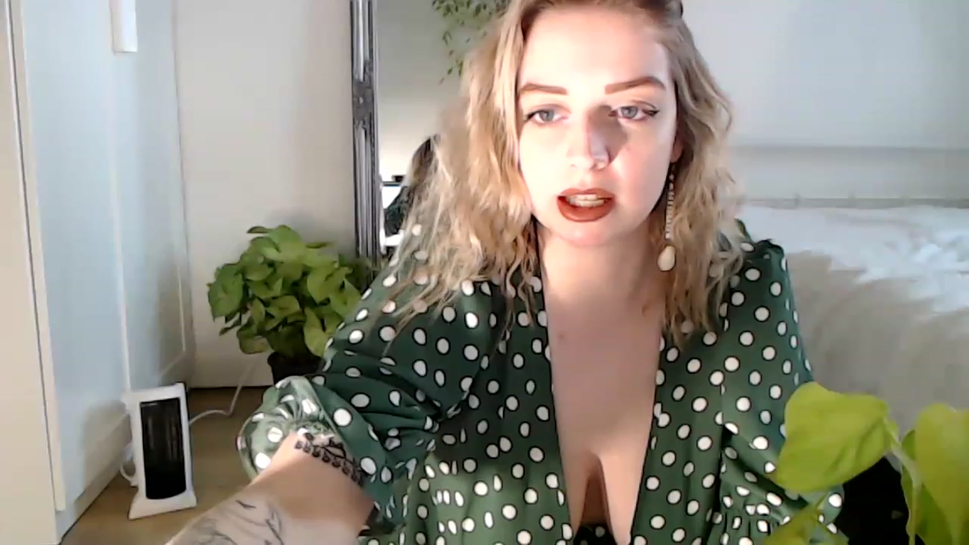 Gallery image thumbnail from Spring__'s myfreecams stream on, 01/29/2023, 16:23 image 2 of 20