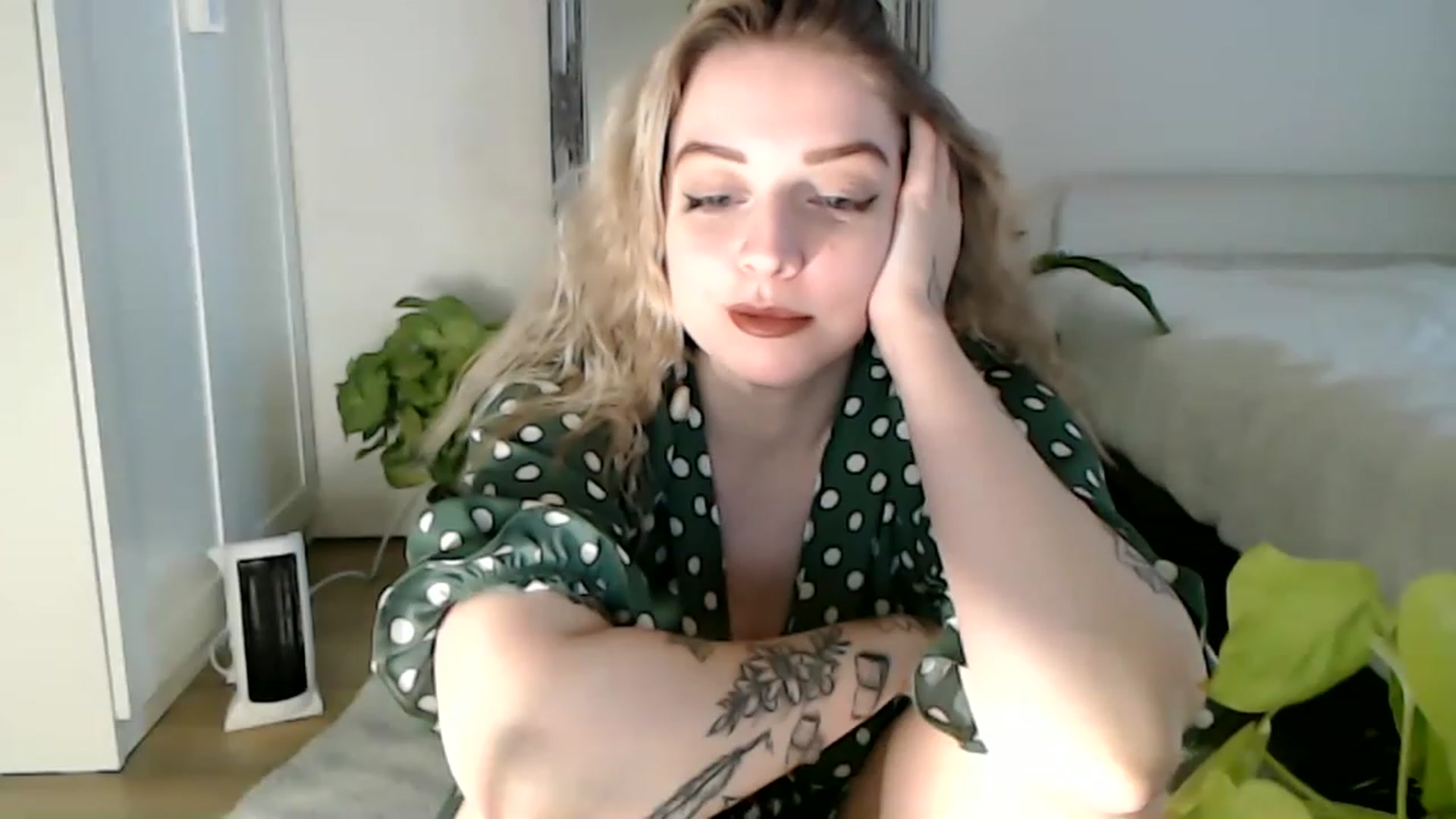 Gallery image thumbnail from Spring__'s myfreecams stream on, 01/29/2023, 16:23 image 17 of 20