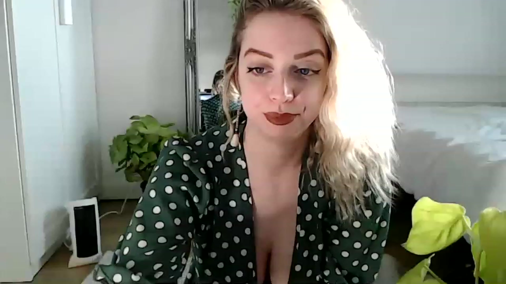 Gallery image thumbnail from Spring__'s myfreecams stream on, 01/29/2023, 16:23 image 7 of 20