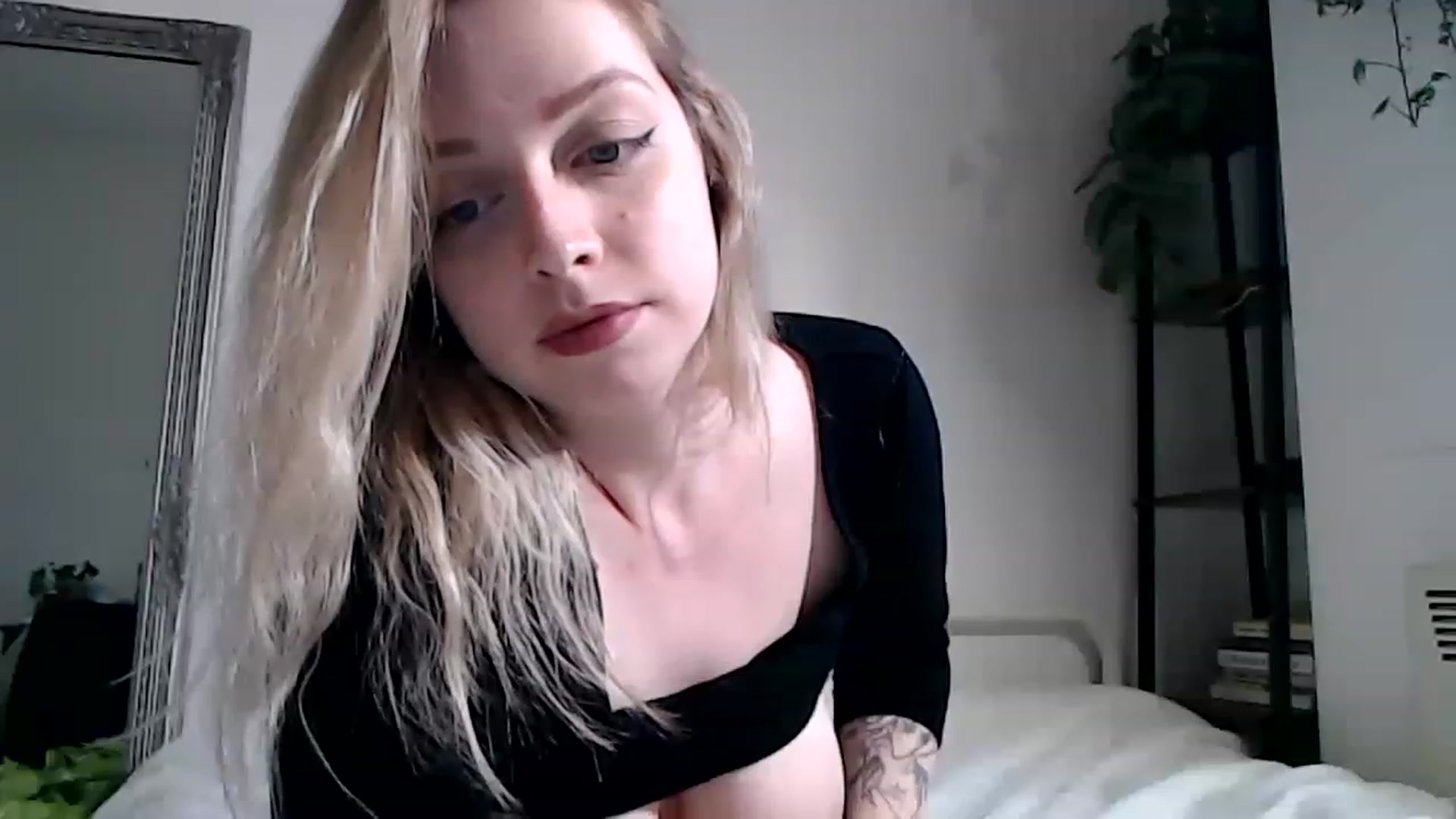 Gallery image thumbnail from Spring__'s myfreecams stream on, 05/09/2023, 19:25 image 15 of 20