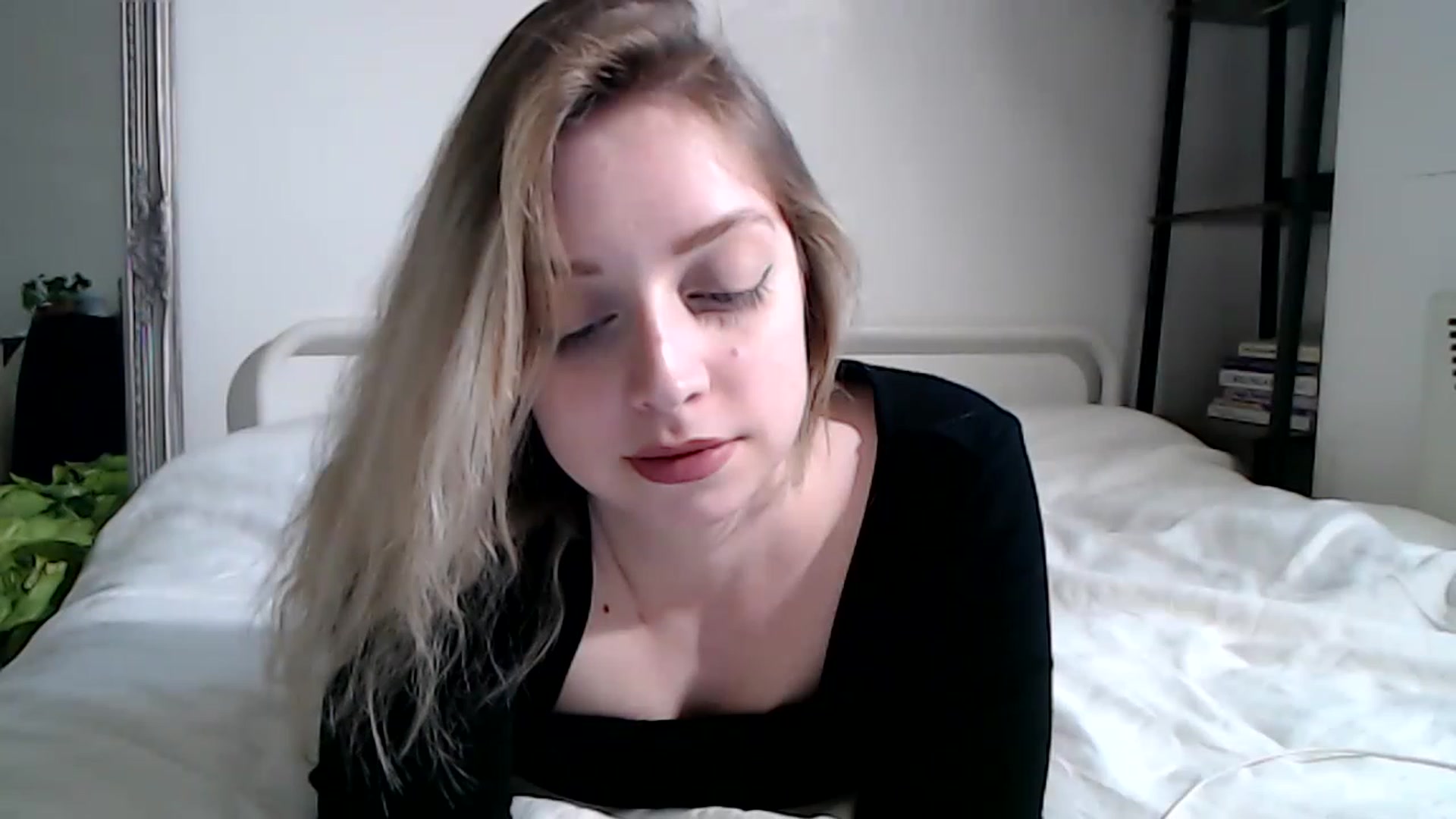 Gallery image thumbnail from Spring__'s myfreecams stream on, 05/09/2023, 19:25 image 9 of 20