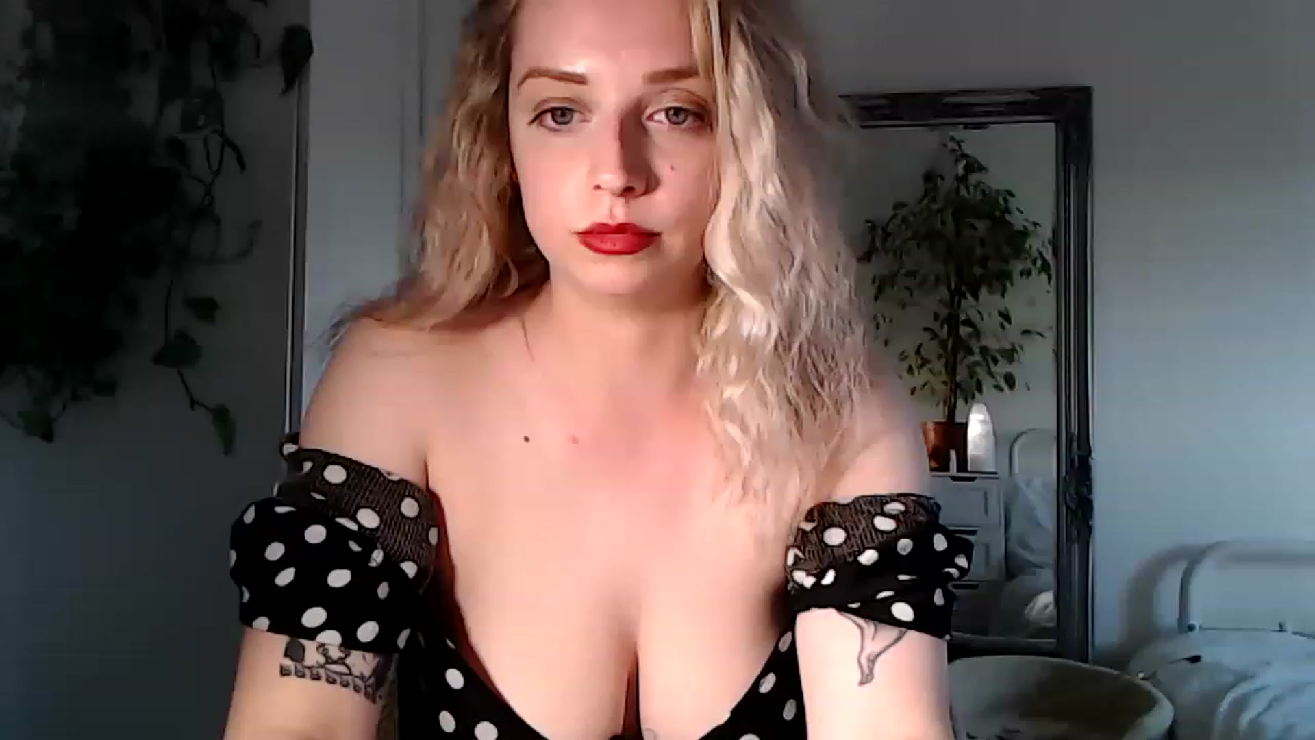 Gallery image thumbnail from Spring__'s myfreecams stream on, 06/04/2023, 19:06 image 2 of 20