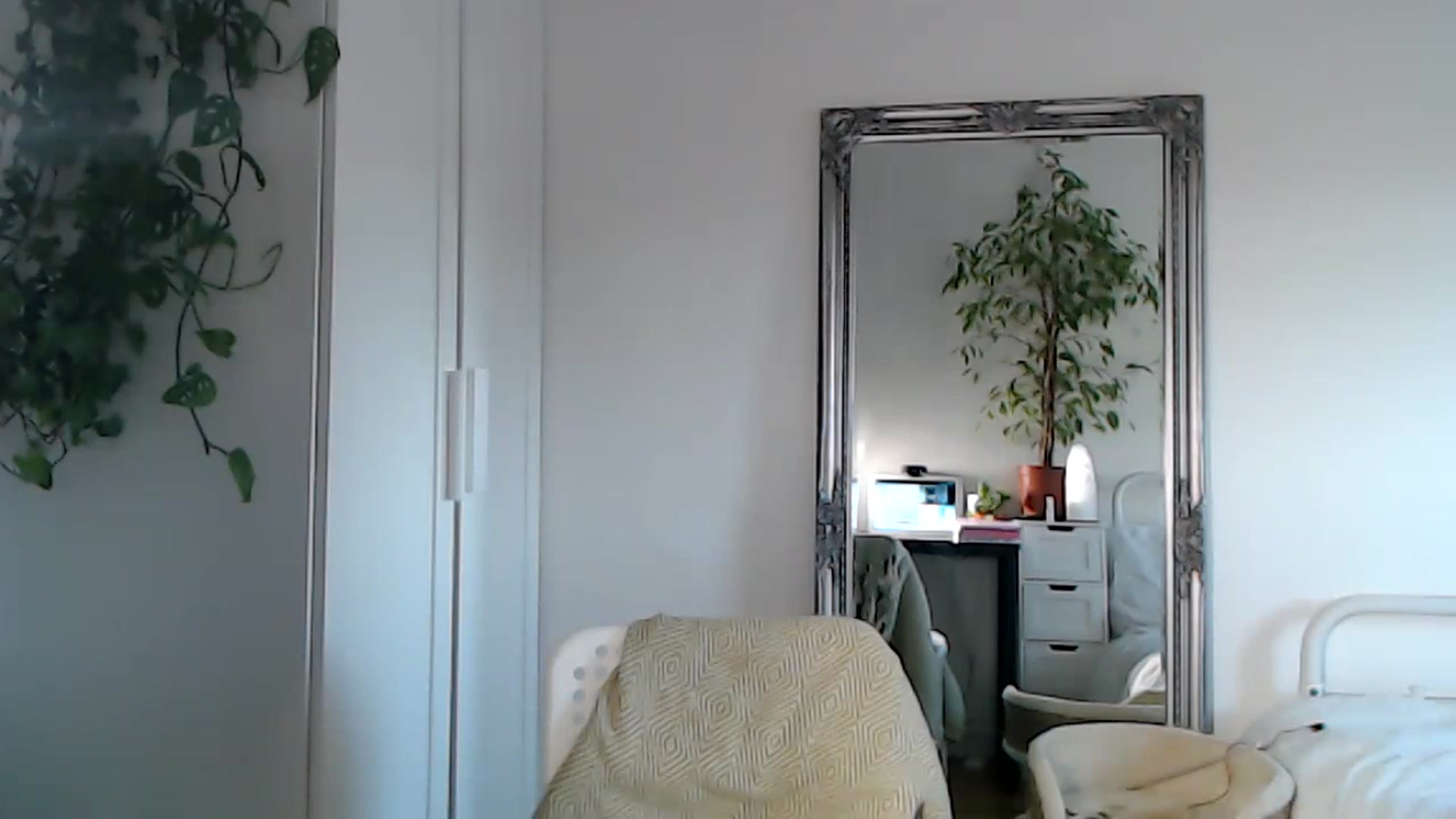 Gallery image thumbnail from Spring__'s myfreecams stream on, 06/04/2023, 19:06 image 15 of 20