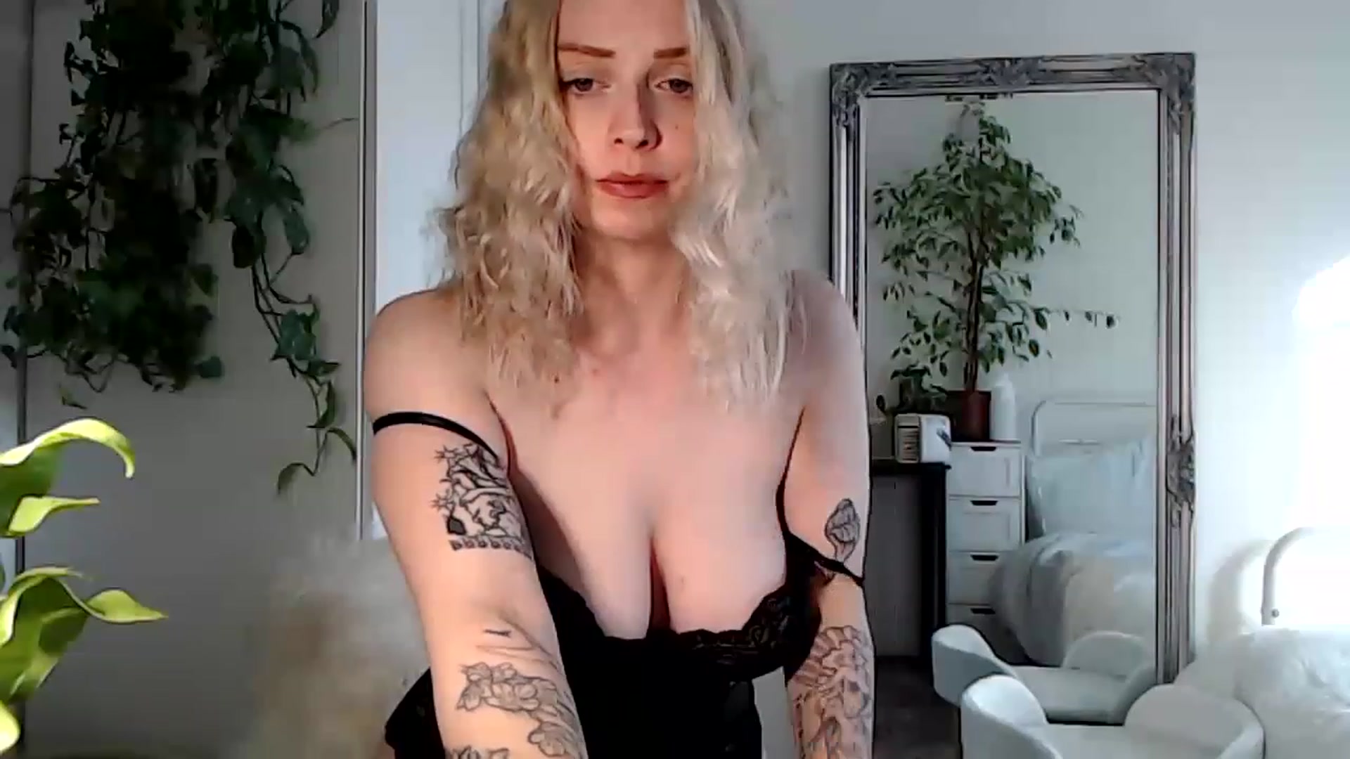 Gallery image thumbnail from Spring__'s myfreecams stream on, 07/02/2023, 17:31 image 3 of 20