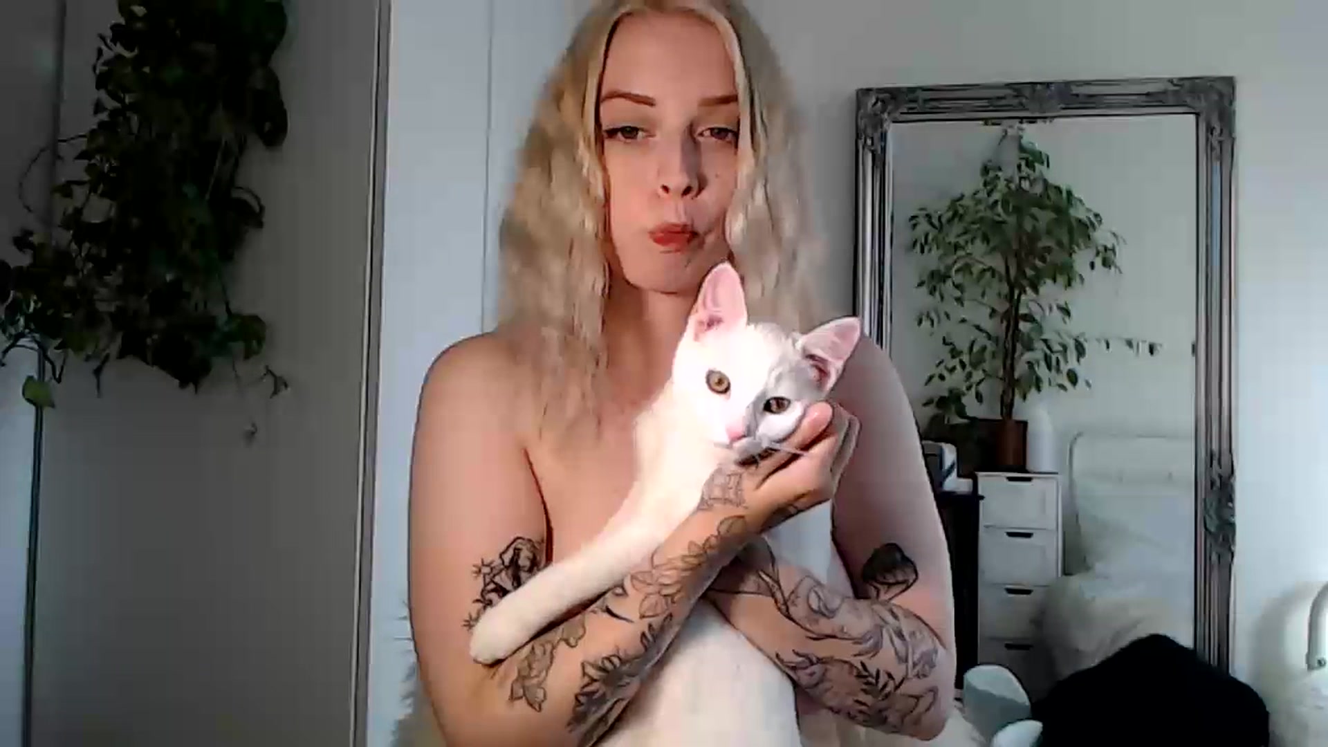 Gallery image thumbnail from Spring__'s myfreecams stream on, 07/06/2023, 17:37 image 4 of 20