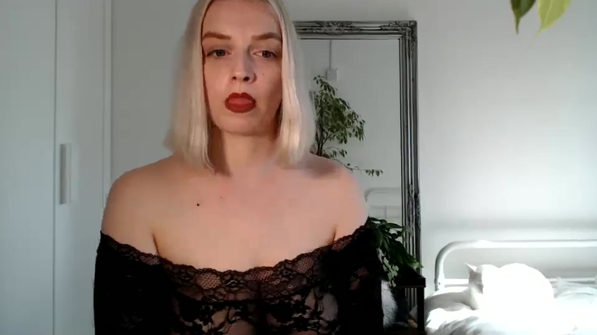 Gallery image thumbnail from Spring__'s myfreecams stream on, 07/10/2024, 16:37 image 12 of 20