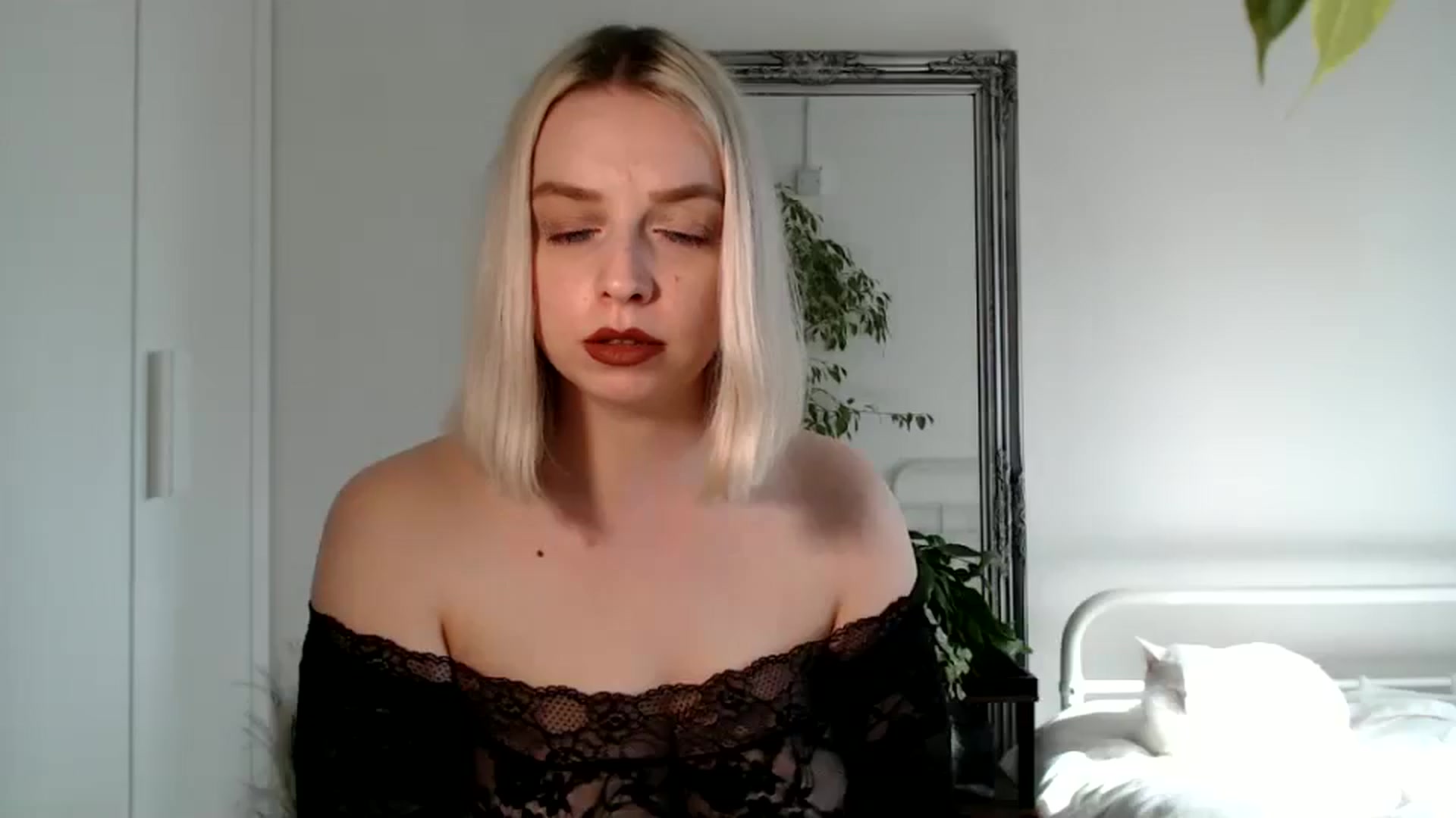 Gallery image thumbnail from Spring__'s myfreecams stream on, 07/10/2024, 16:37 image 11 of 20