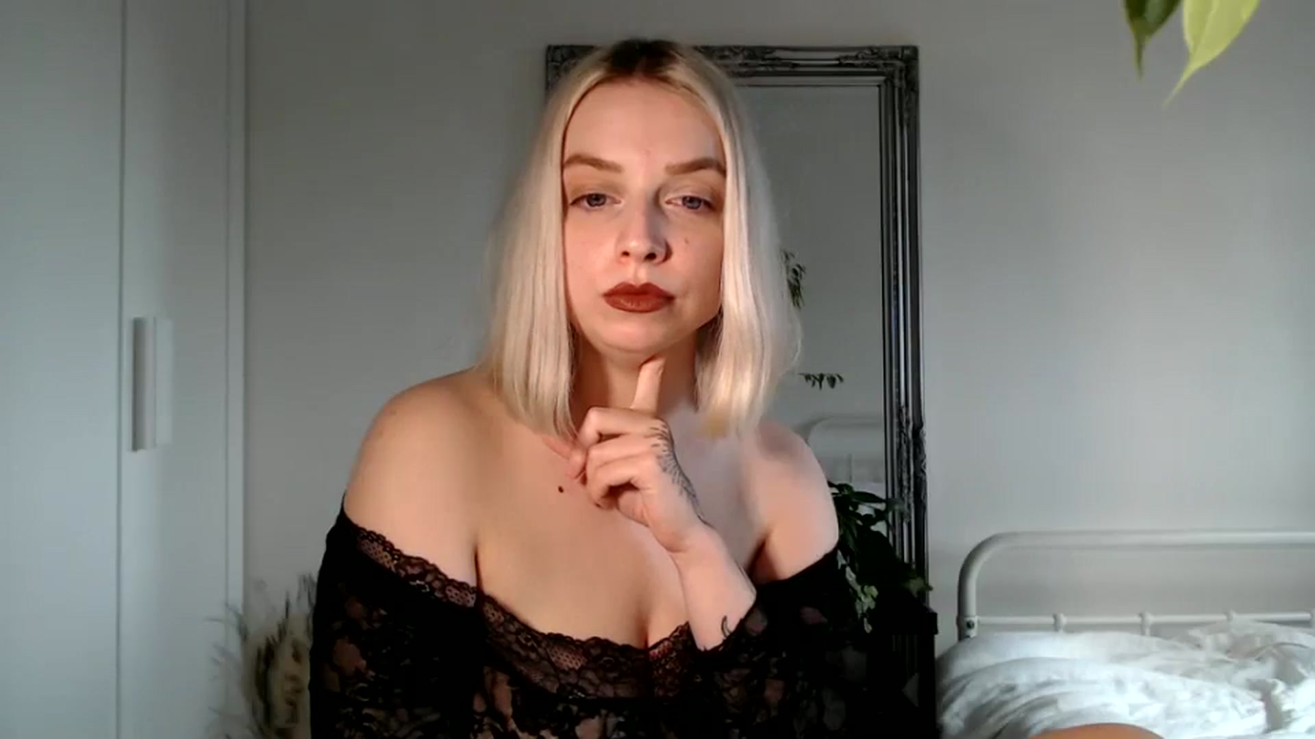Gallery image thumbnail from Spring__'s myfreecams stream on, 07/10/2024, 16:37 image 6 of 20