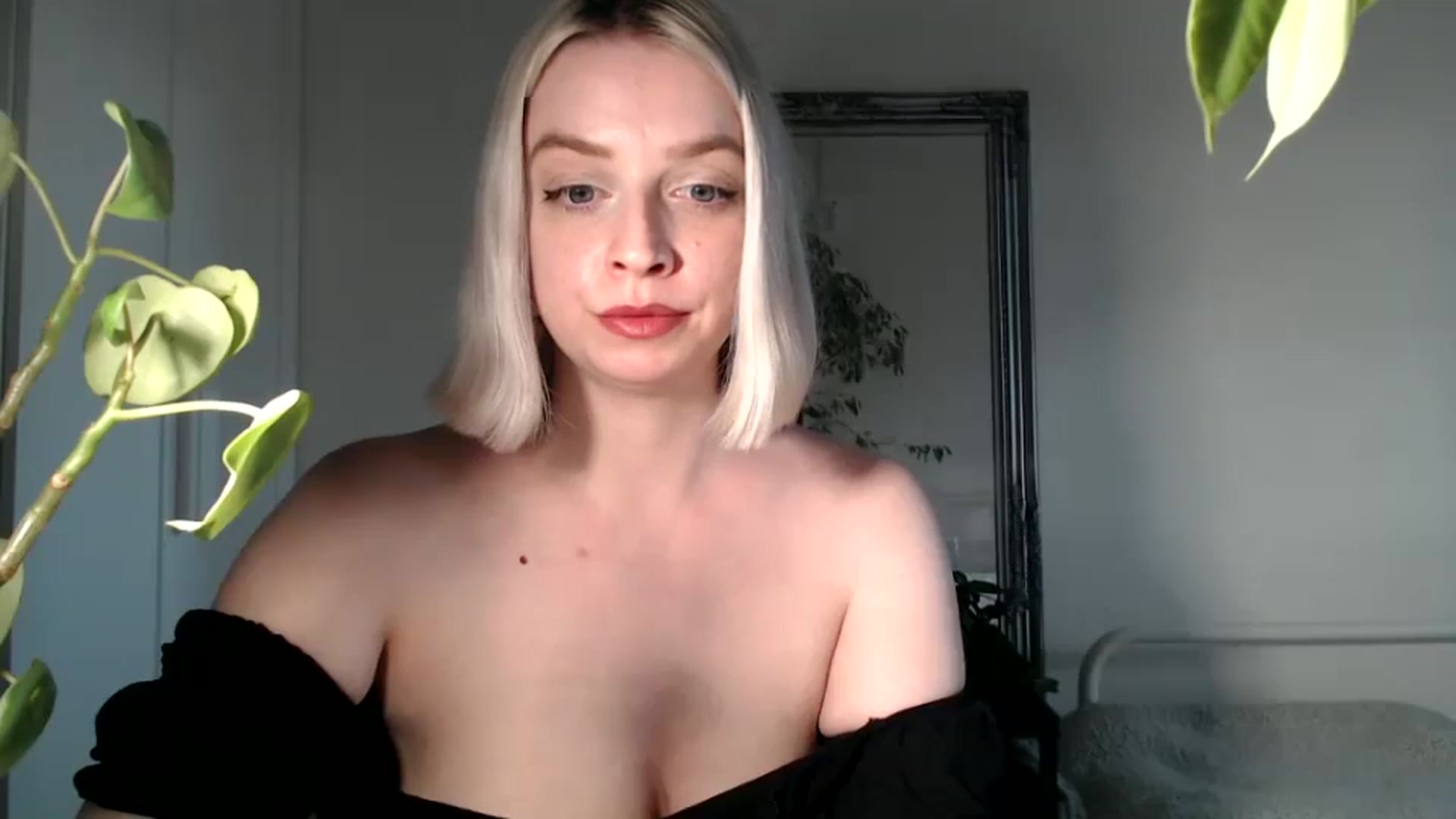 Gallery image thumbnail from Spring__'s myfreecams stream on, 07/13/2024, 19:46 image 8 of 20