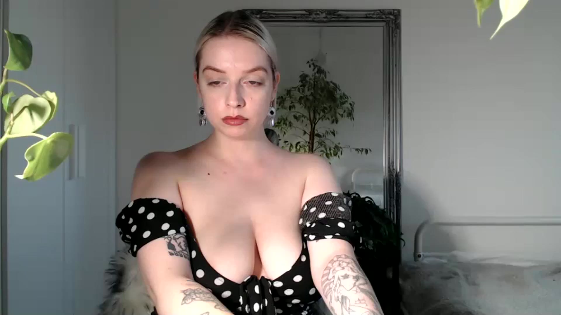 Gallery image thumbnail from Spring__'s myfreecams stream on, 07/15/2024, 17:30 image 1 of 20