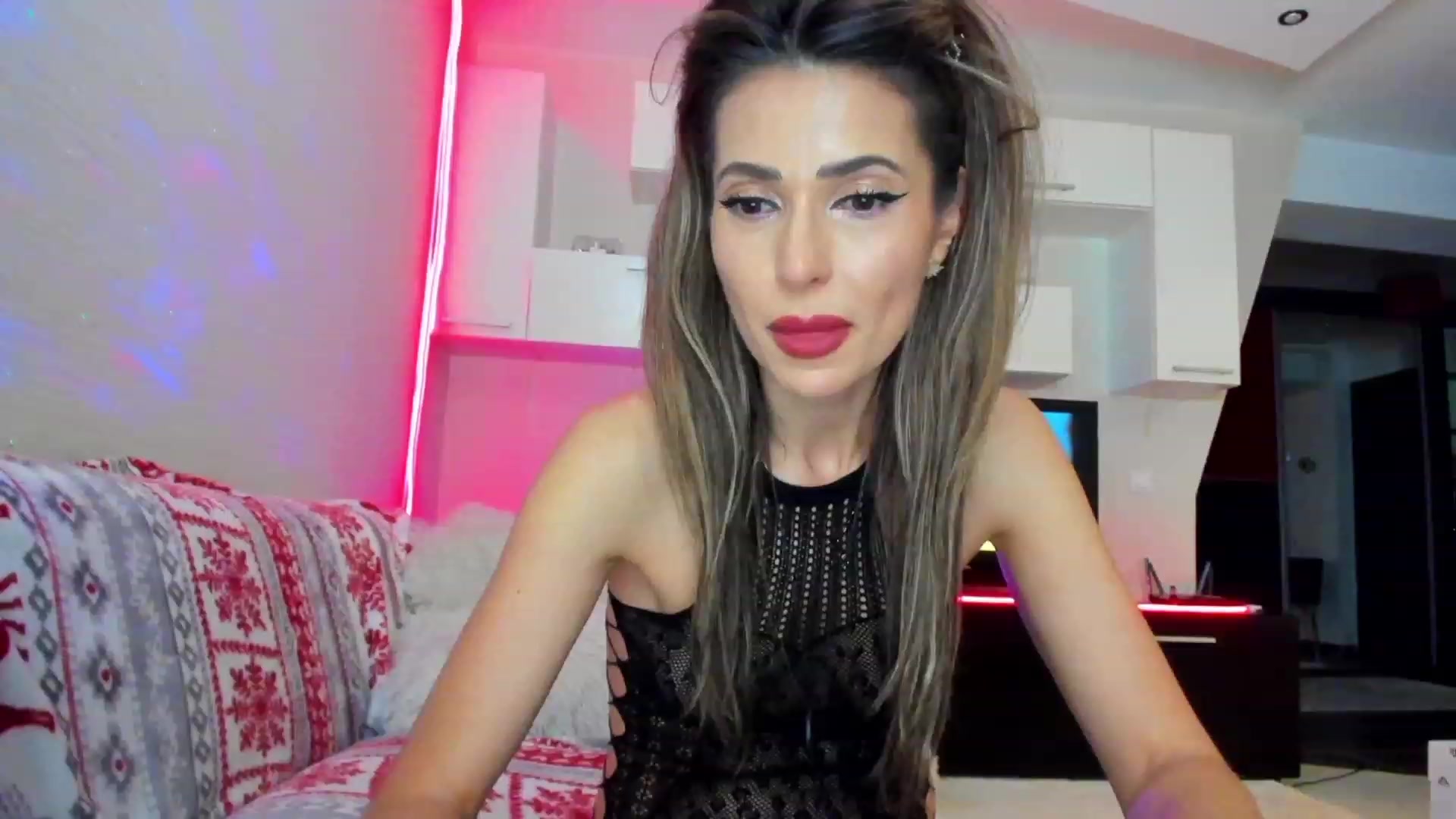 Gallery image thumbnail from SqueezMyPussy's myfreecams stream on, 05/19/2023, 01:24 image 7 of 20