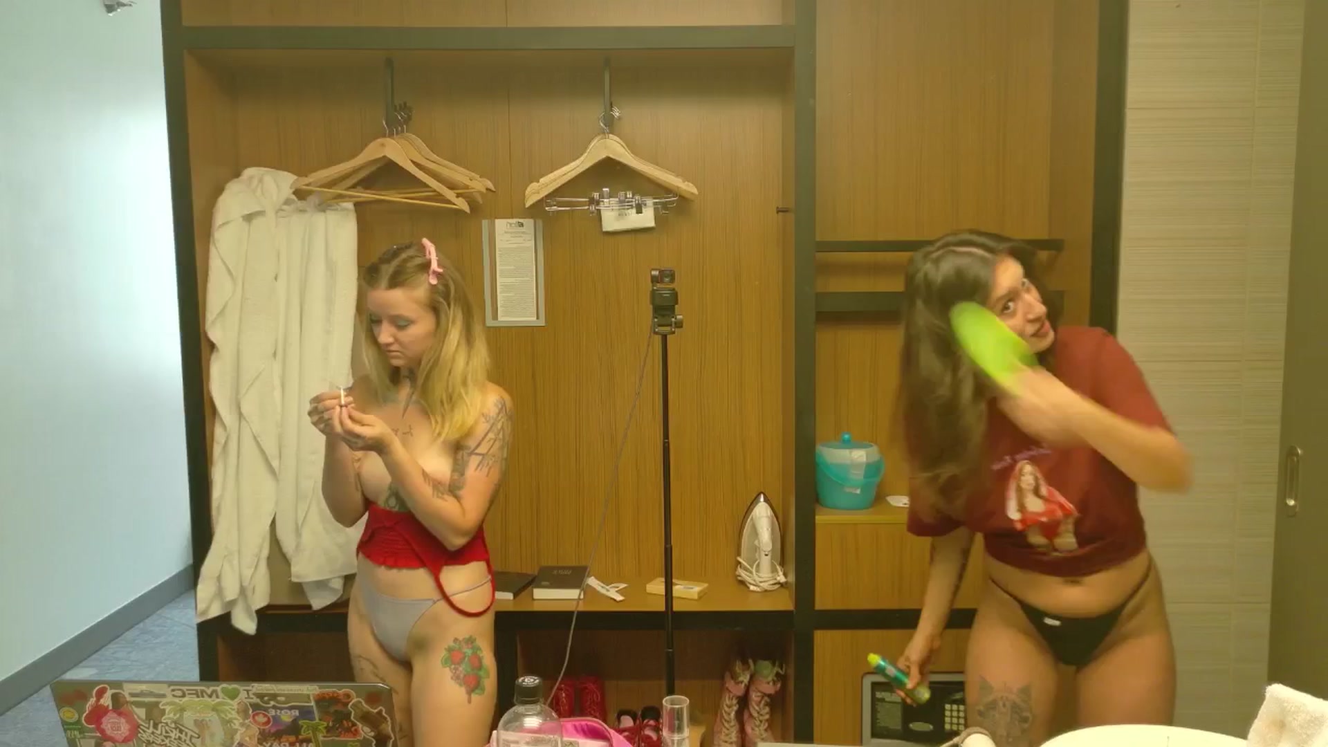 Gallery image thumbnail from SquidVicious's myfreecams stream on, 04/10/2026, 19:37 image 13 of 20
