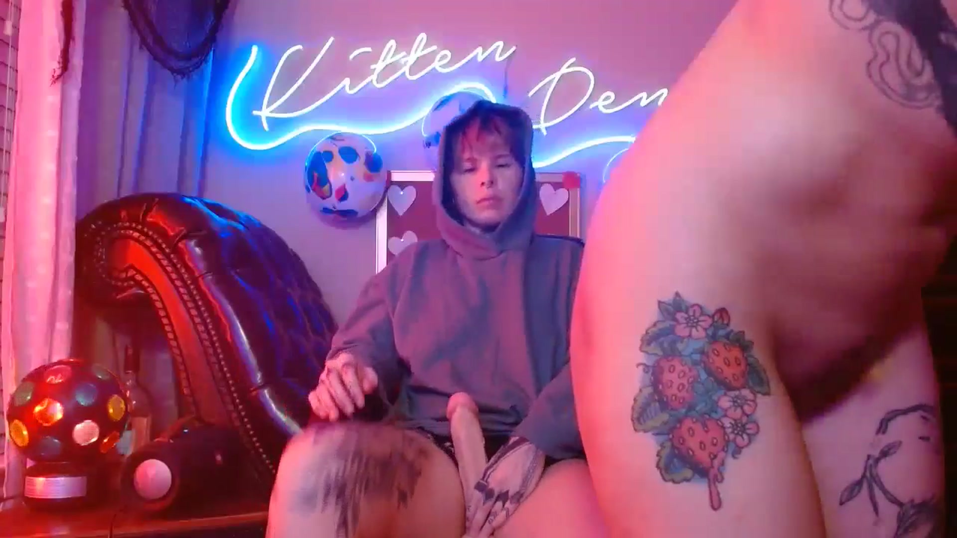 Gallery image thumbnail from Squidvicious9's myfreecams stream on, 07/04/2024, 08:30 image 15 of 20