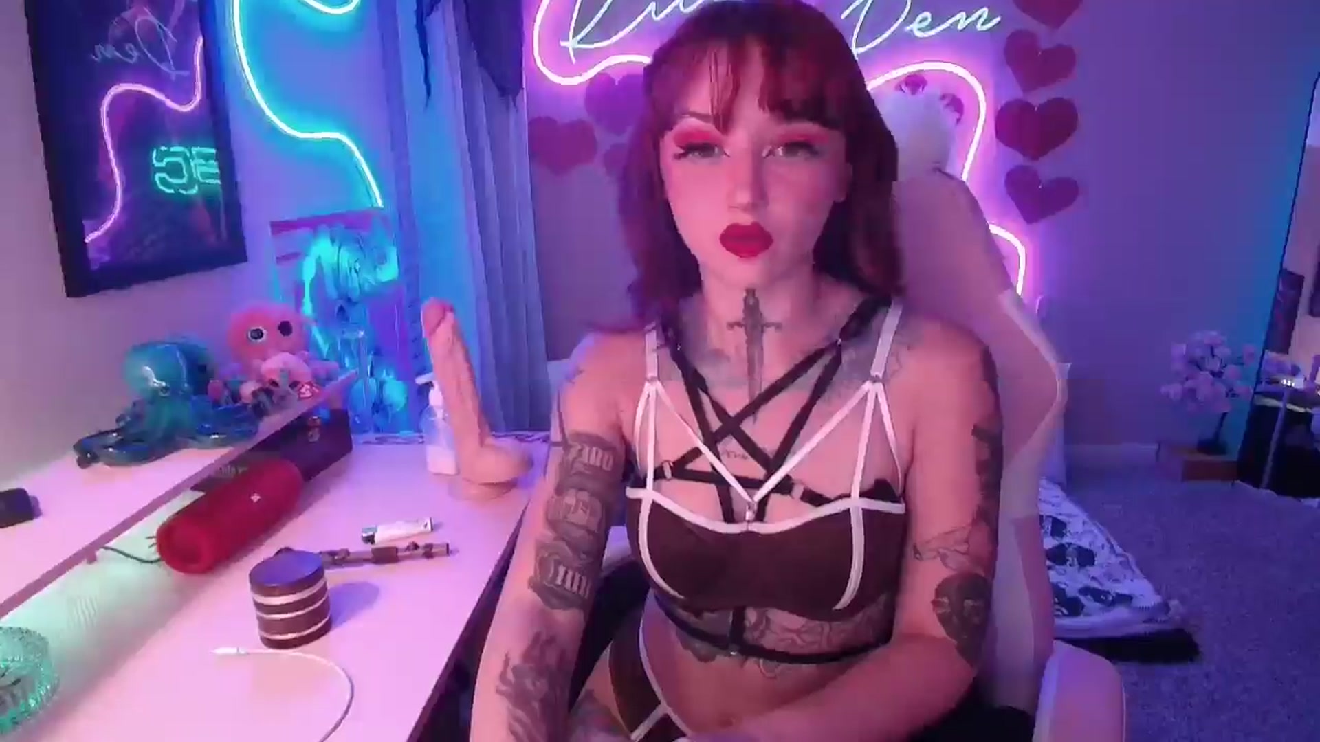 Gallery image thumbnail from Squidvicious9's myfreecams stream on, 11/06/2024, 04:50 image 15 of 20