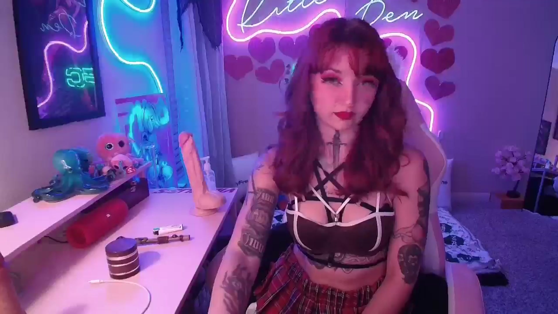 Gallery image thumbnail from Squidvicious9's myfreecams stream on, 11/06/2024, 04:50 image 5 of 20