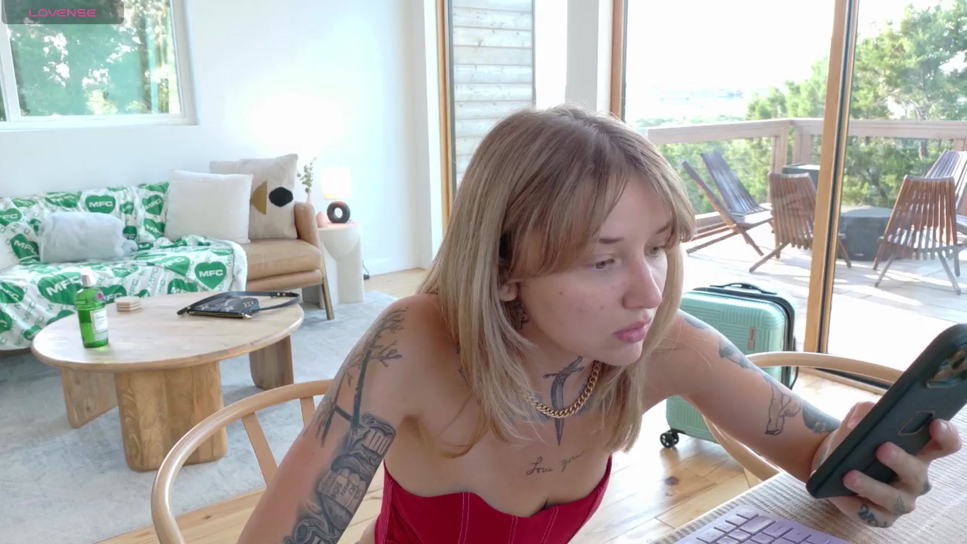 Gallery image thumbnail from Squidvicious9's myfreecams stream on, 04/17/2025, 24:01 image 6 of 20
