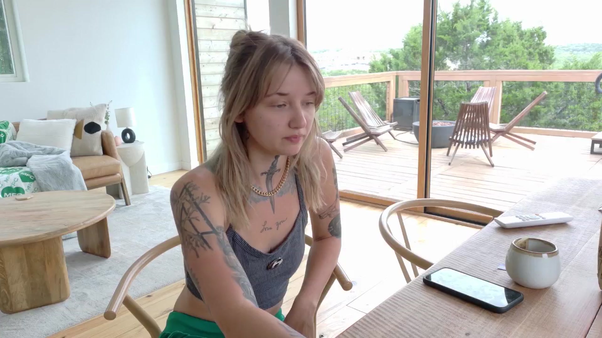 Gallery image thumbnail from Squidvicious9's myfreecams stream on, 04/17/2025, 16:35 image 6 of 20