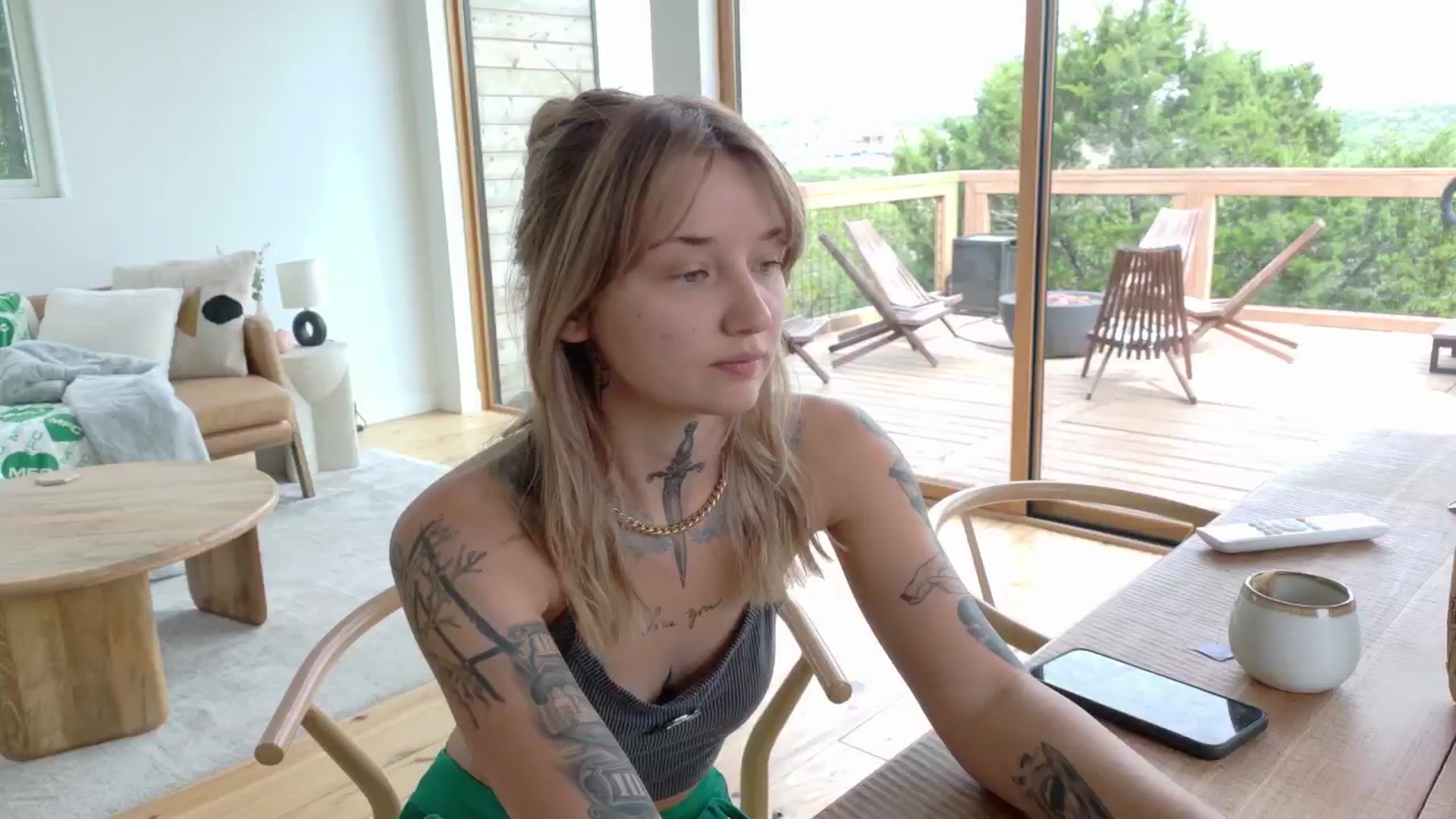 Gallery image thumbnail from Squidvicious9's myfreecams stream on, 04/17/2025, 16:35 image 9 of 20