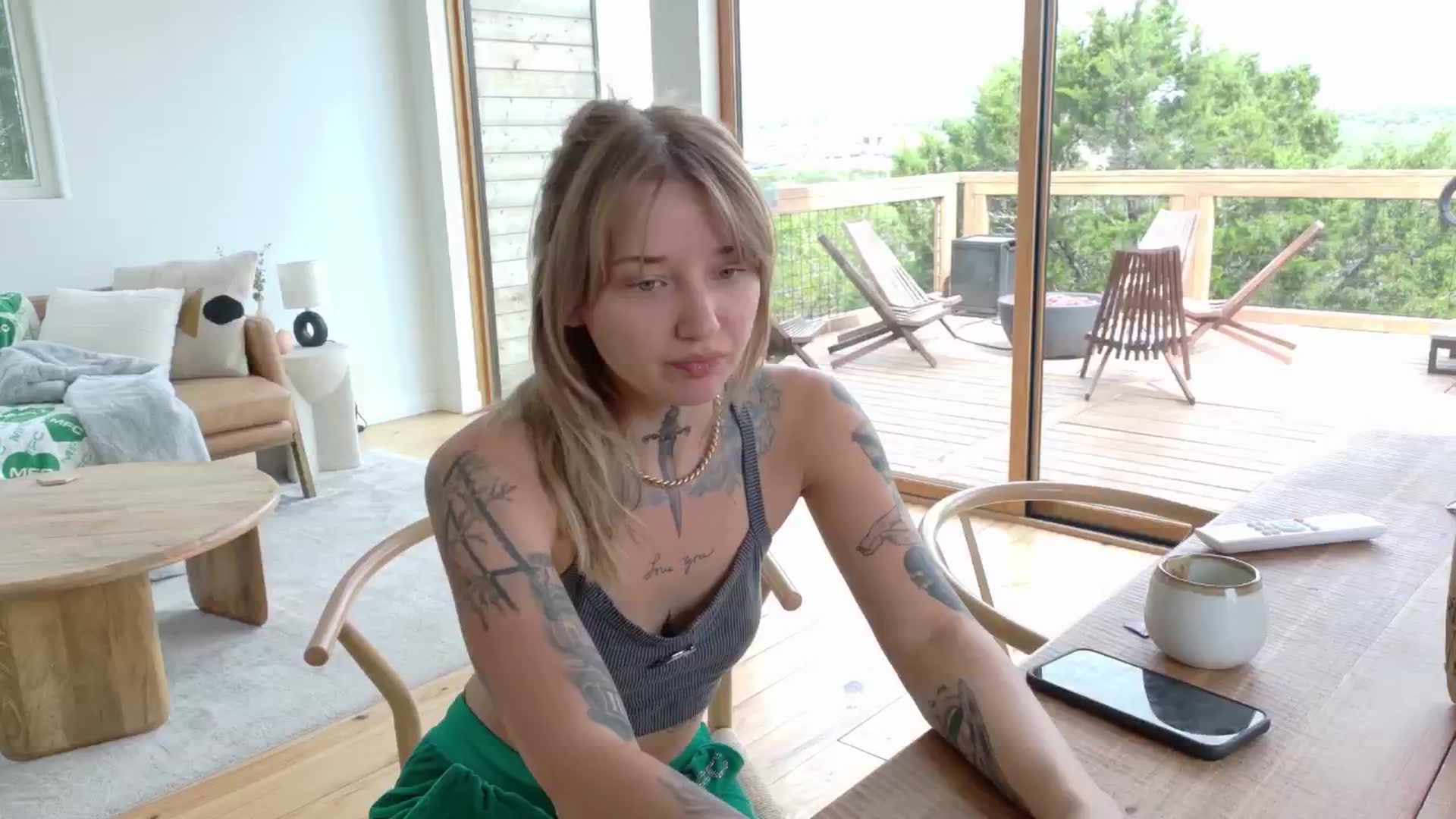 Gallery image thumbnail from Squidvicious9's myfreecams stream on, 04/17/2025, 16:35 image 11 of 20