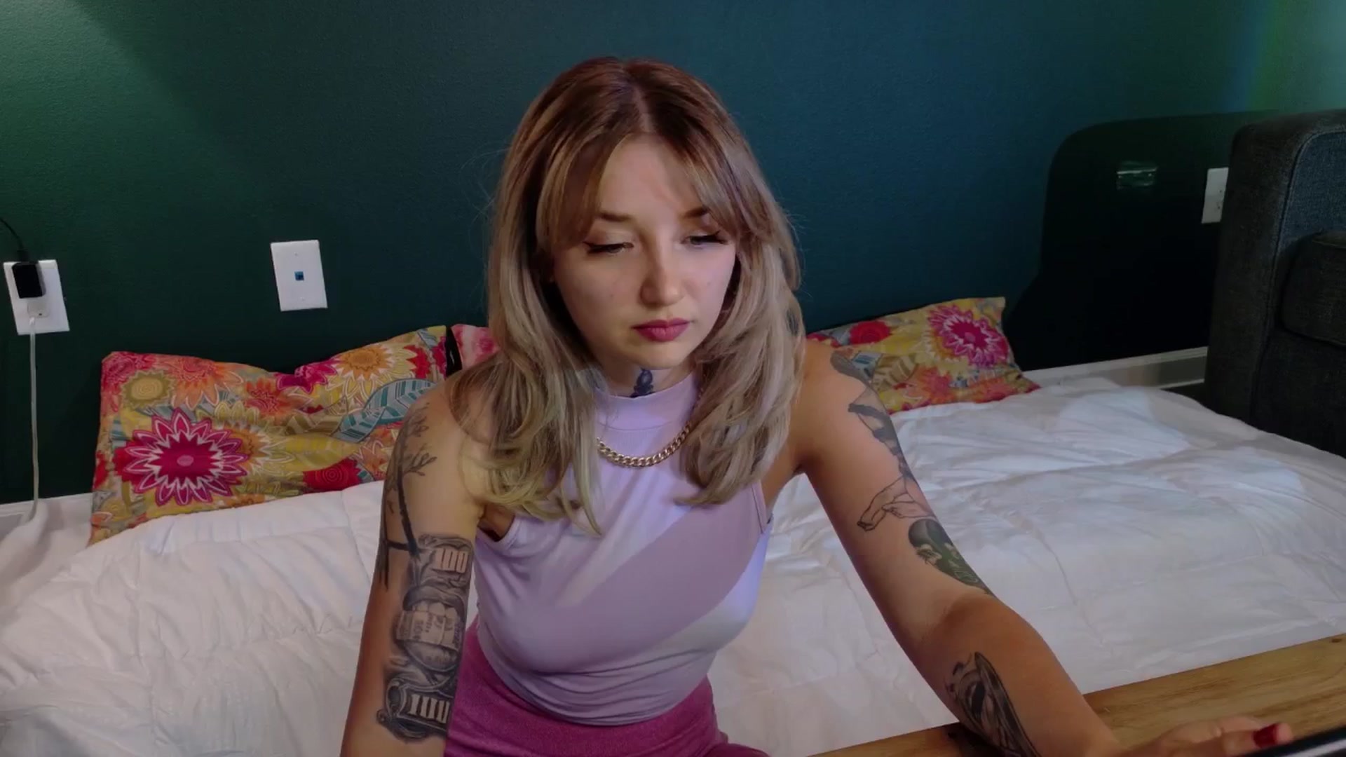 Gallery image thumbnail from Squidvicious9's myfreecams stream on, 04/25/2025, 01:05 image 7 of 20