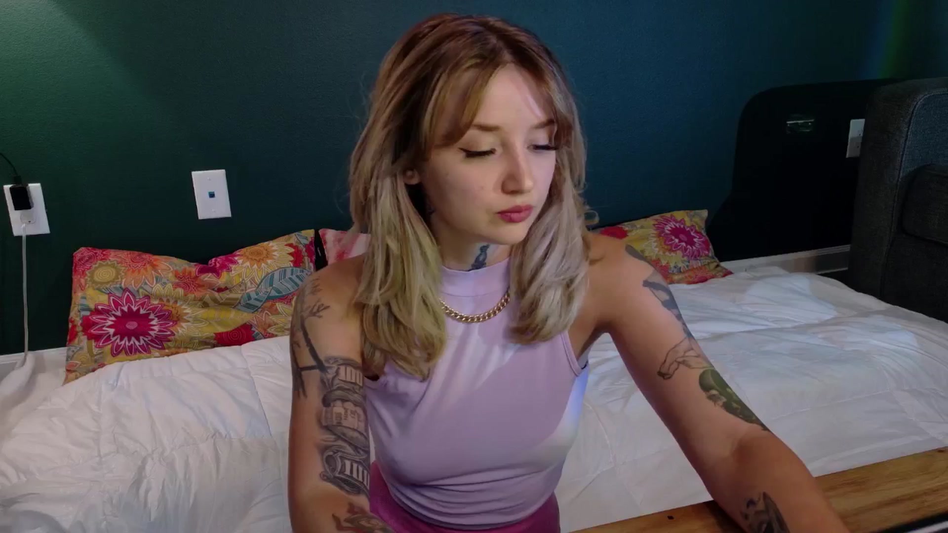 Gallery image thumbnail from Squidvicious9's myfreecams stream on, 04/25/2025, 01:05 image 6 of 20