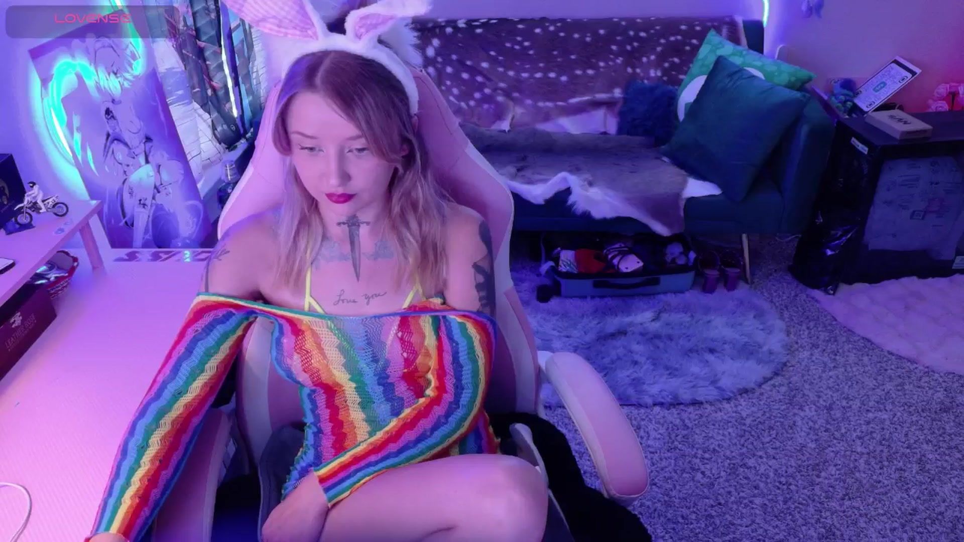 Gallery image thumbnail from Squidvicious9's myfreecams stream on, 05/17/2025, 24:04 image 8 of 20