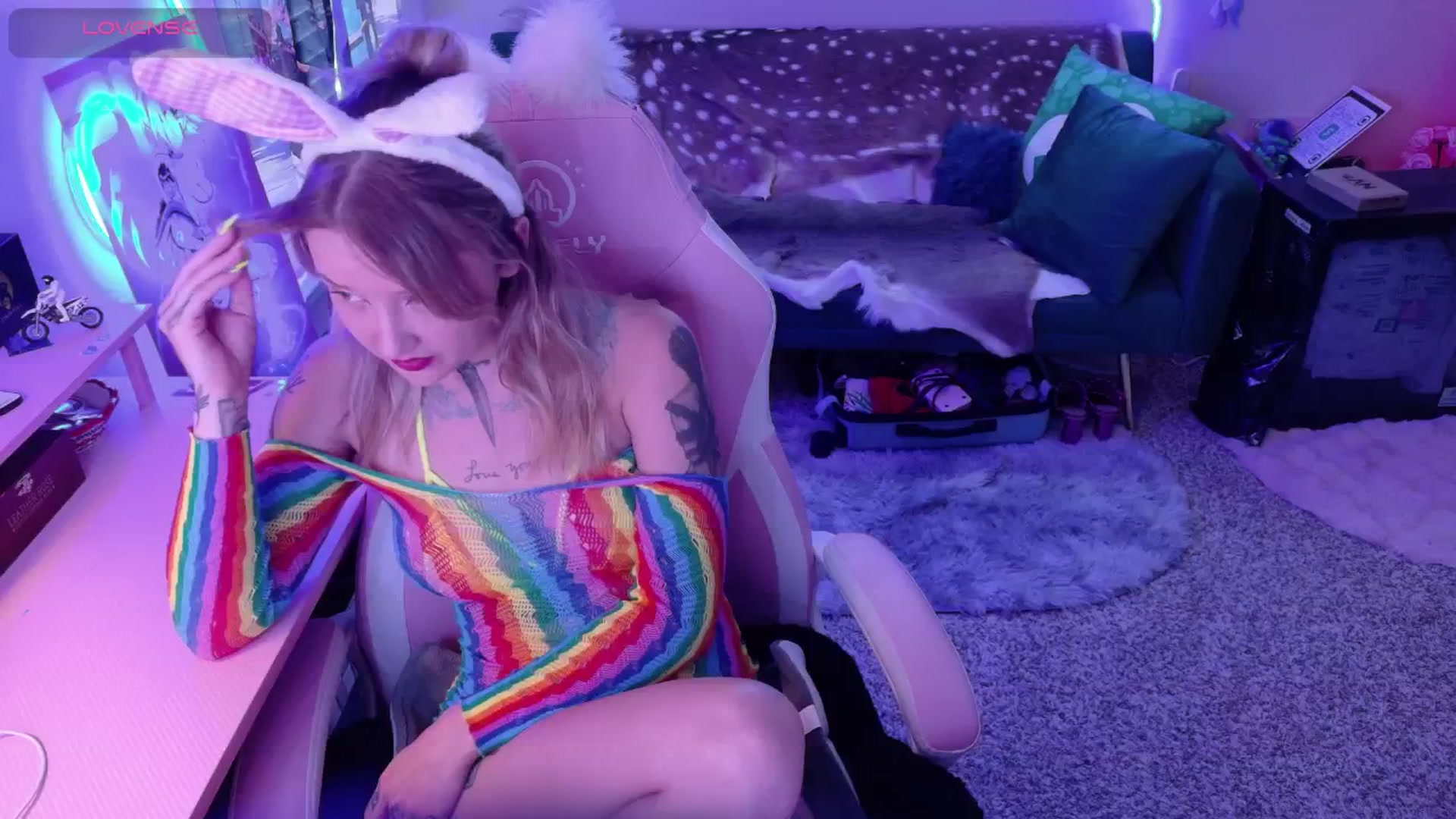 Gallery image thumbnail from Squidvicious9's myfreecams stream on, 05/17/2025, 24:04 image 7 of 20