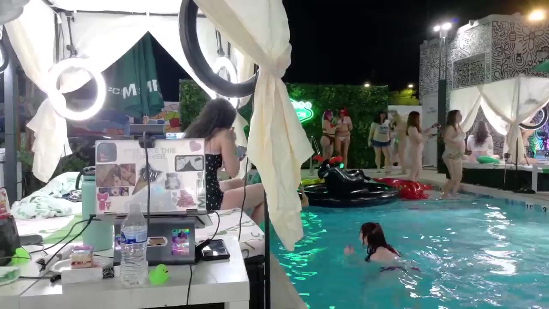 Gallery image thumbnail from Squidvicious9's myfreecams stream on, 05/20/2025, 04:03 image 3 of 20