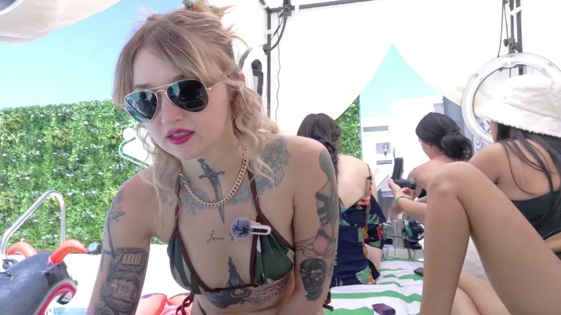 Gallery image thumbnail from Squidvicious9's myfreecams stream on, 05/21/2025, 24:15 image 4 of 20