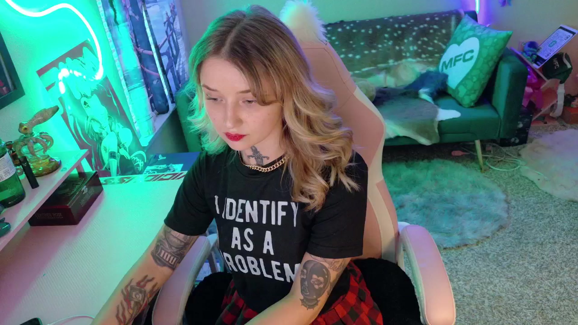 Gallery image thumbnail from Squidvicious9's myfreecams stream on, 05/29/2025, 01:10 image 7 of 20