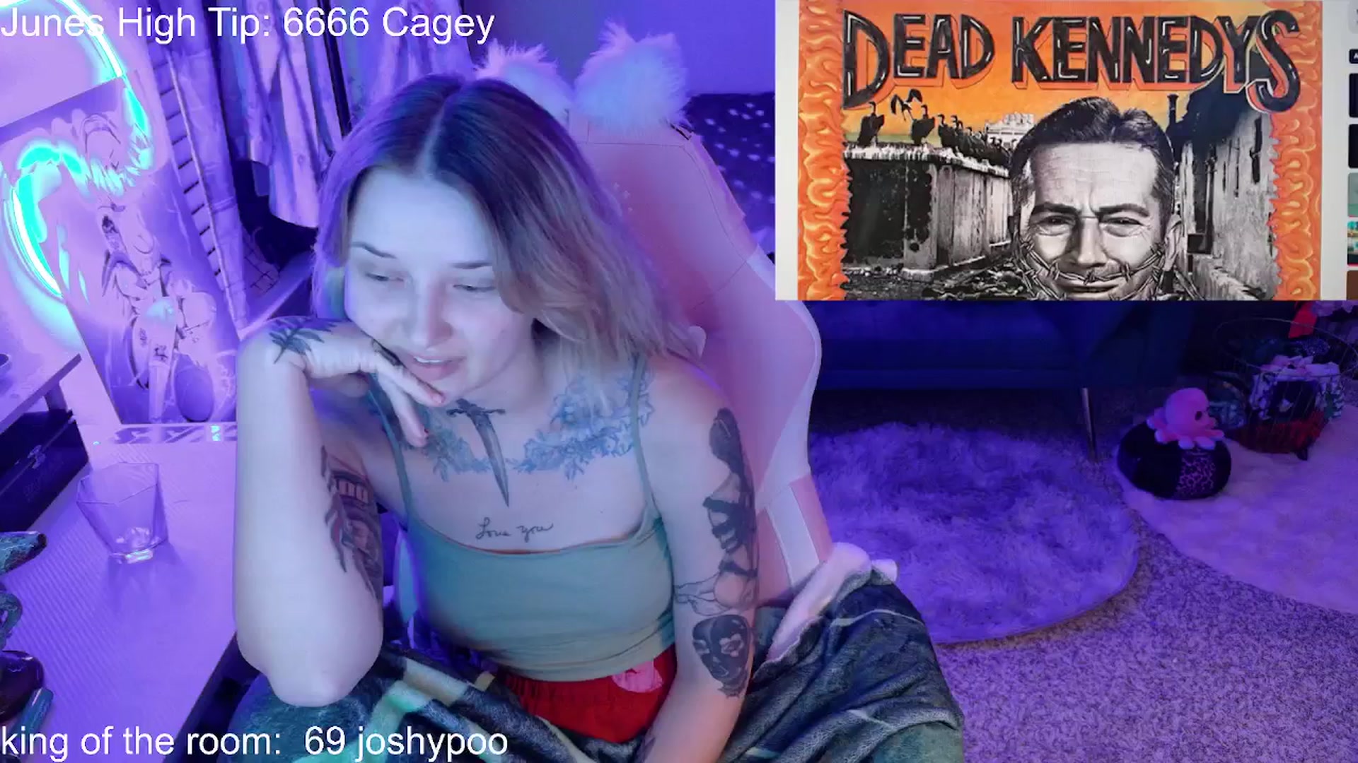 Gallery image thumbnail from Squidvicious9's myfreecams stream on, 06/25/2025, 05:07 image 18 of 20