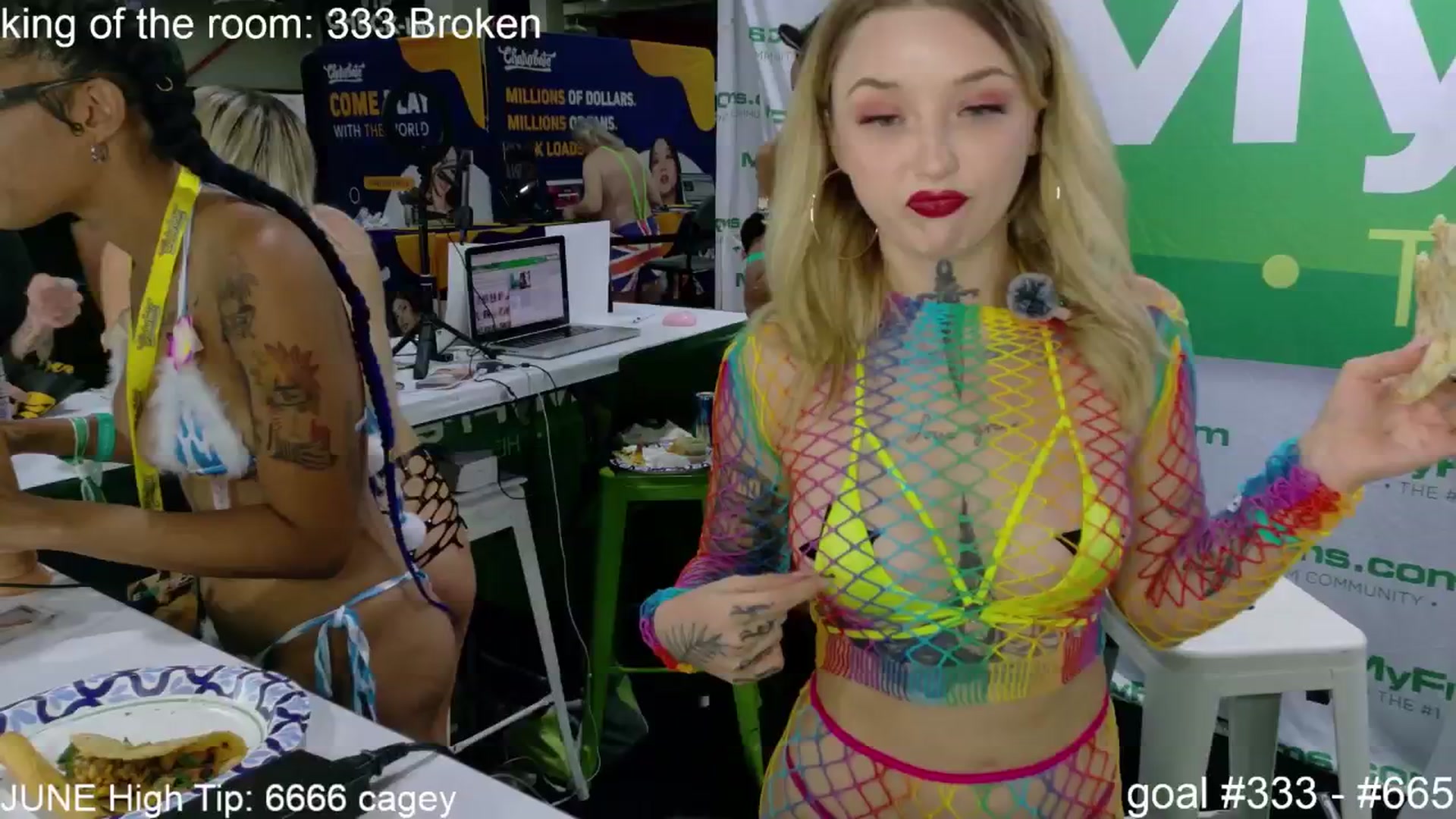Gallery image thumbnail from Squidvicious9's myfreecams stream on, 06/28/2025, 24:02 image 12 of 20